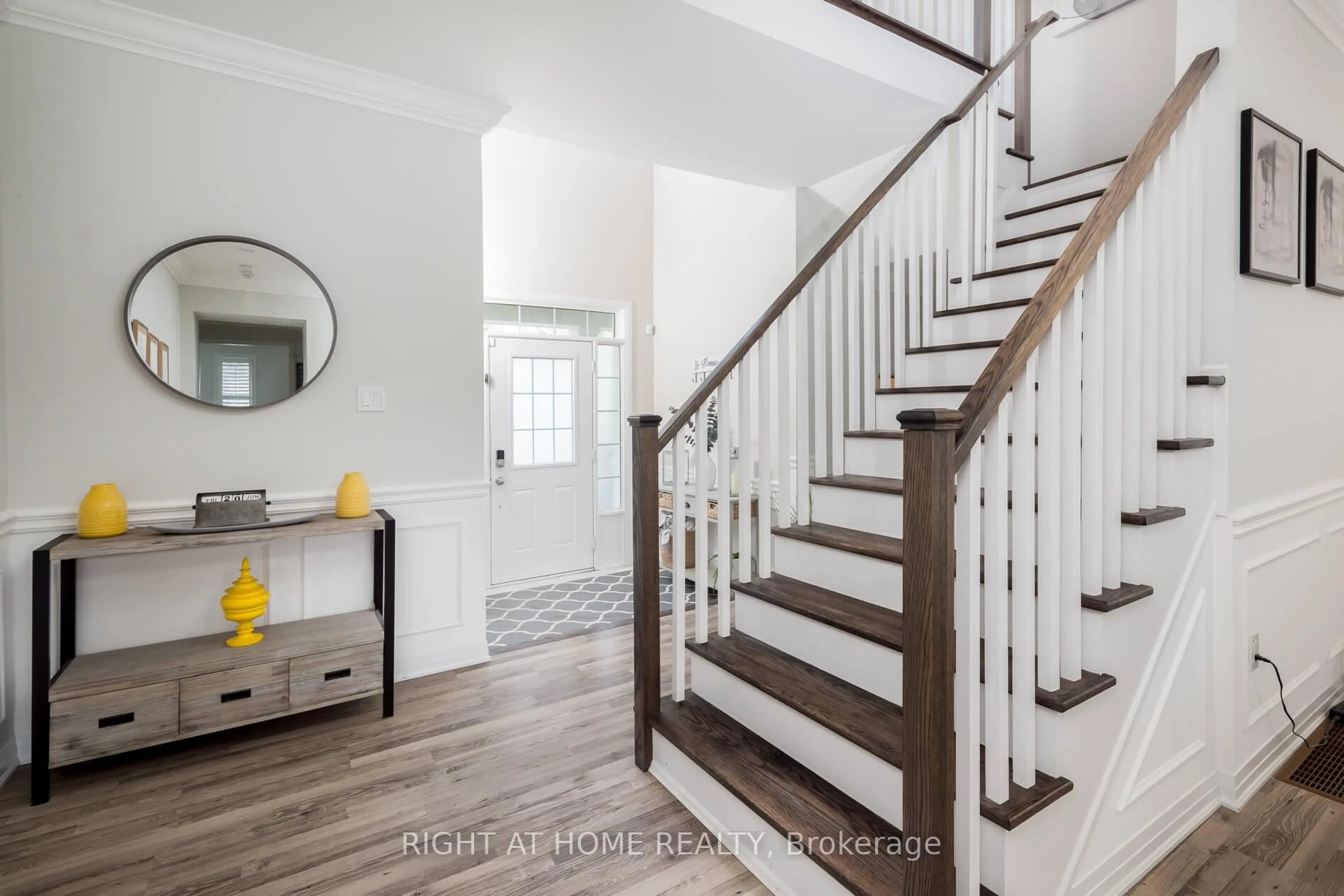 Indoor entryway for 37 Jenkins Ave, New Tecumseth Ontario L0G 1W0