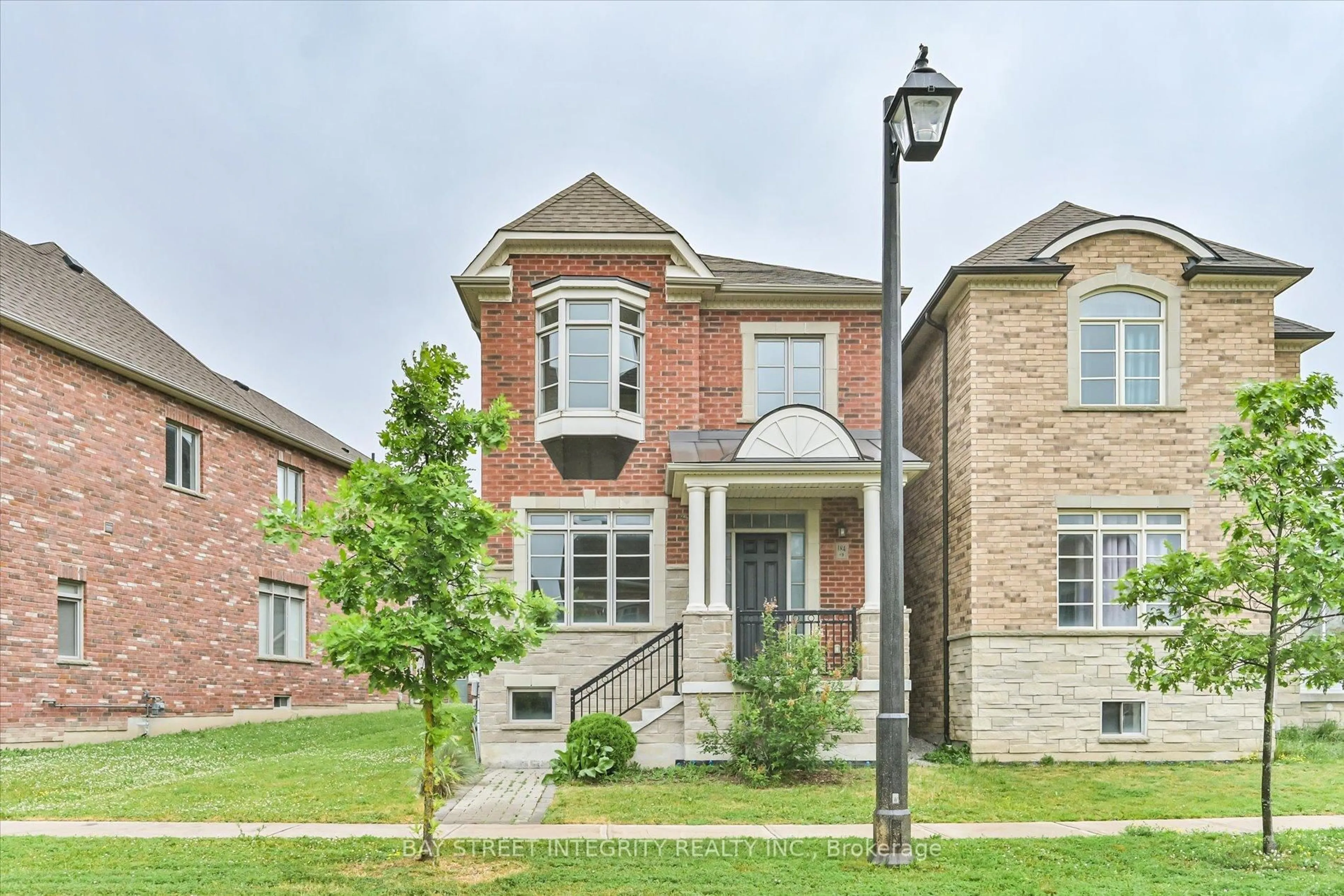Home with brick exterior material, street for 184 Paradelle Dr, Richmond Hill Ontario L4E 1E7