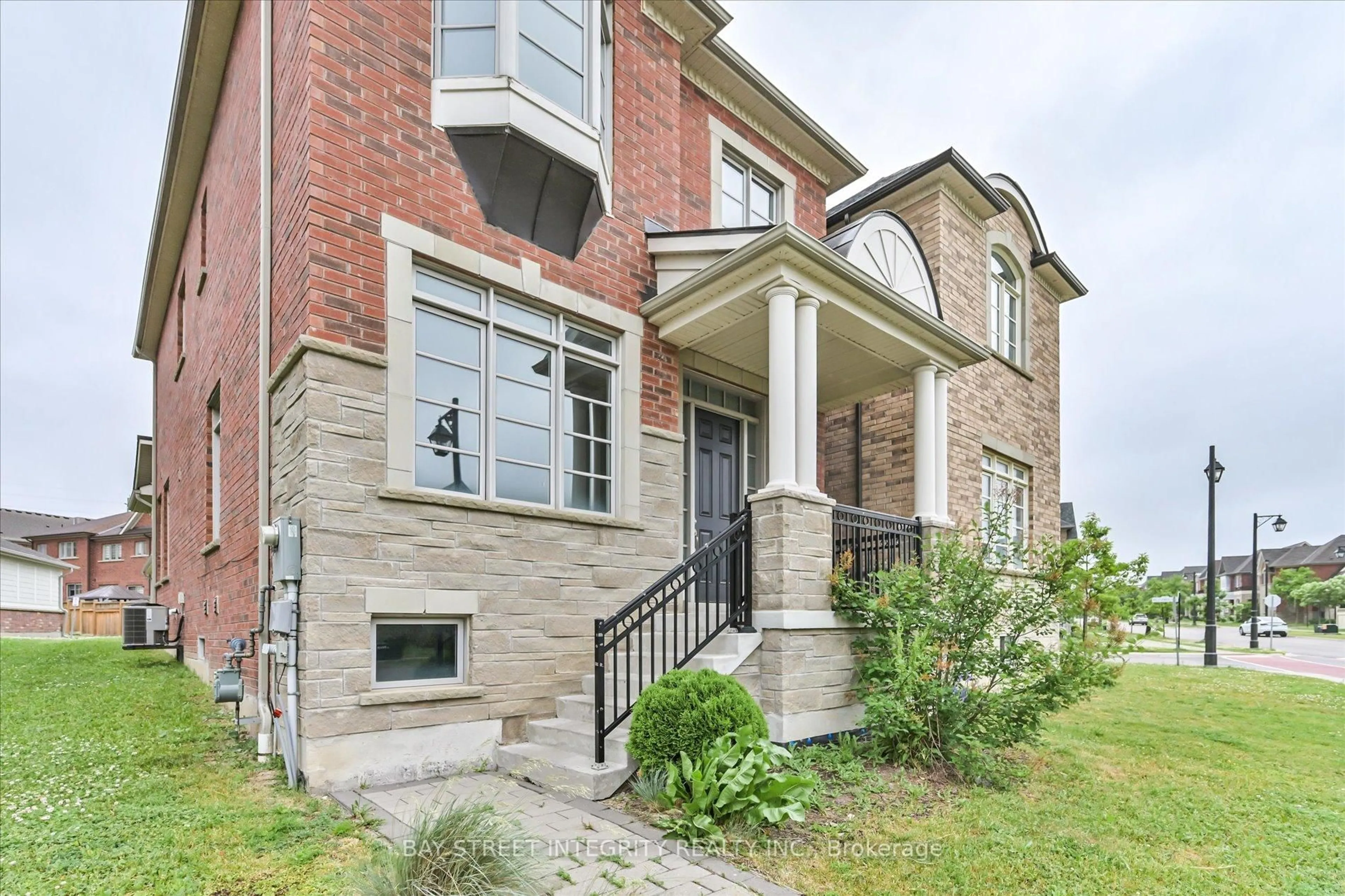 Home with brick exterior material, street for 184 Paradelle Dr, Richmond Hill Ontario L4E 1E7