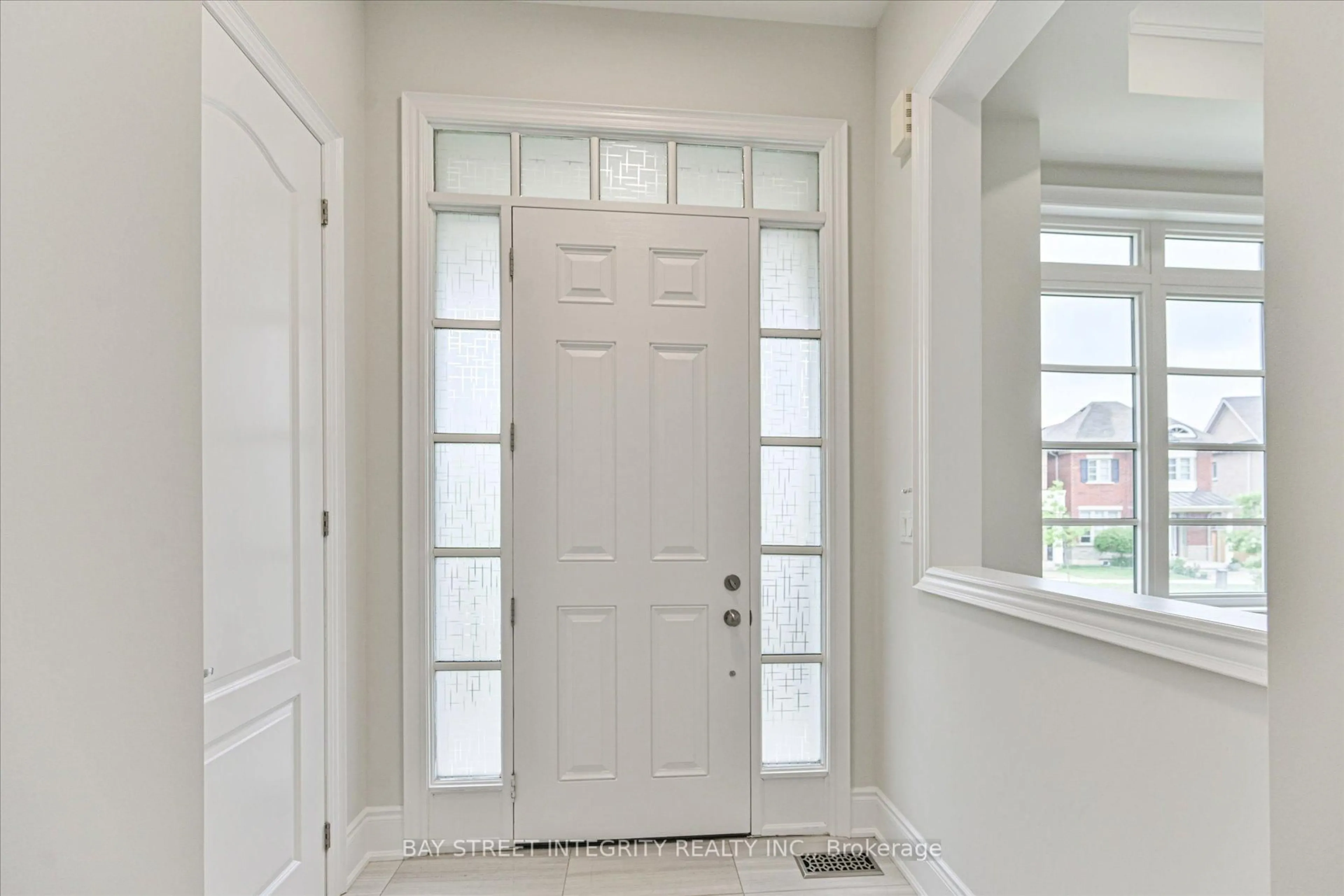 Indoor entryway for 184 Paradelle Dr, Richmond Hill Ontario L4E 1E7