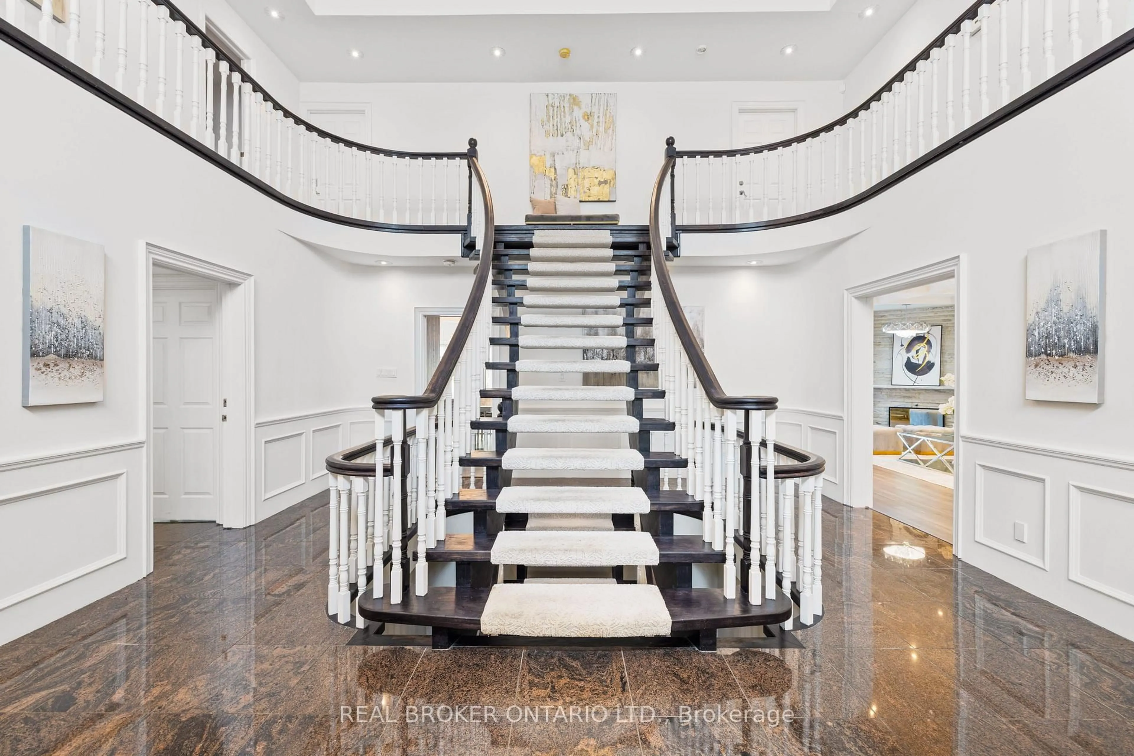 Indoor foyer for 106 Teefy Ave, Richmond Hill Ontario L4C 8C6