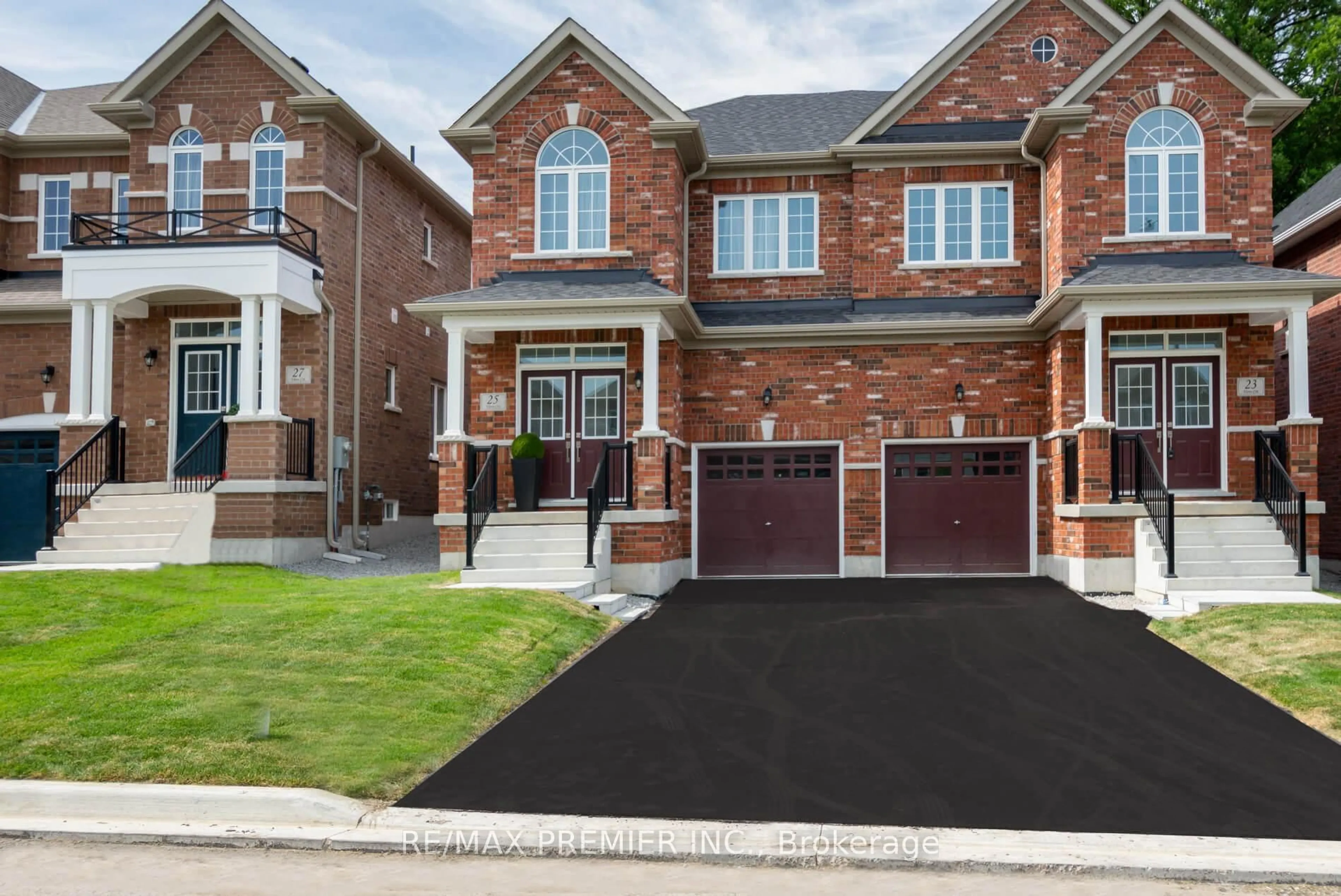 Home with brick exterior material, street for 25 Virro Crt, Vaughan Ontario L4H 5G5