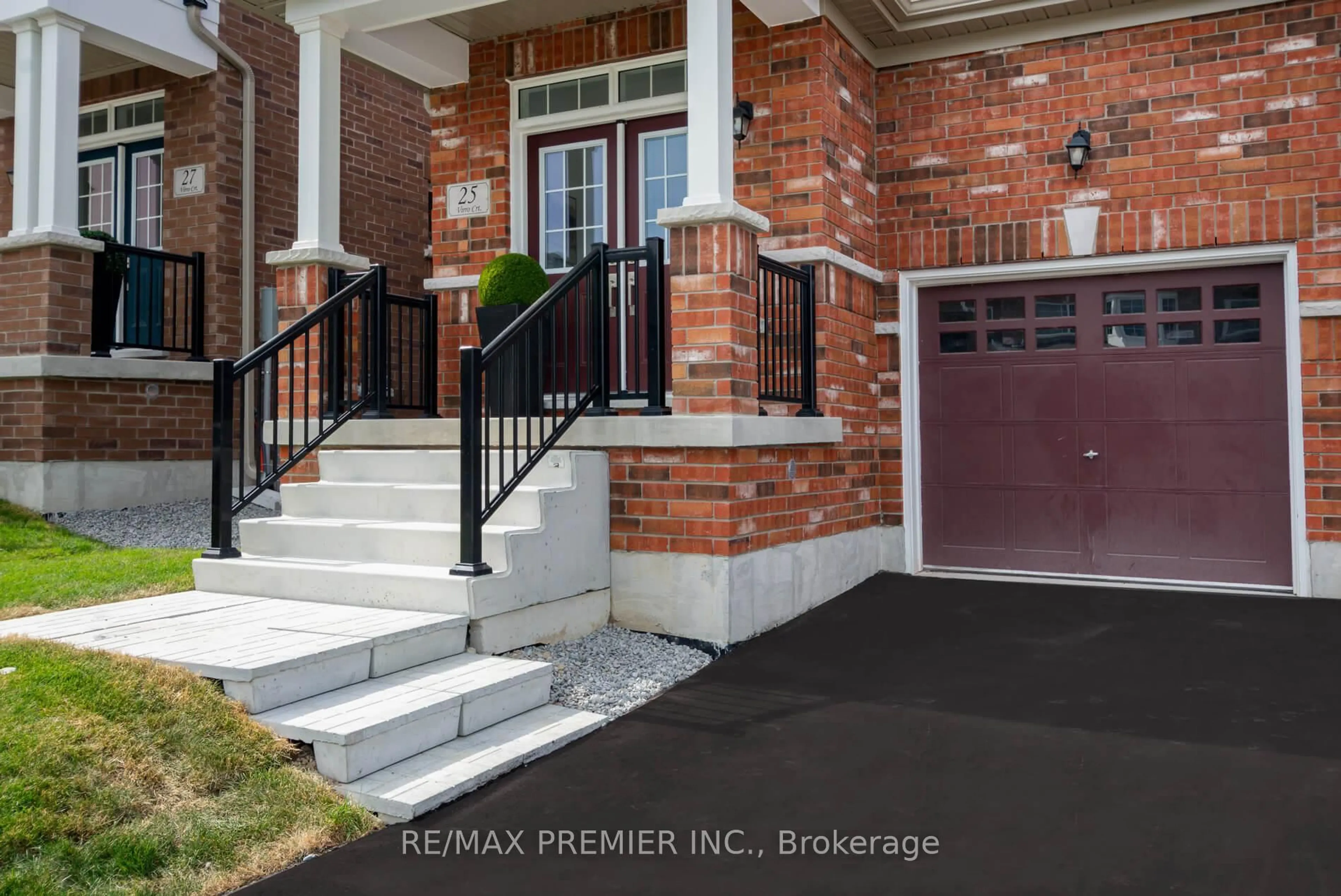 Home with brick exterior material, street for 25 Virro Crt, Vaughan Ontario L4H 5G5
