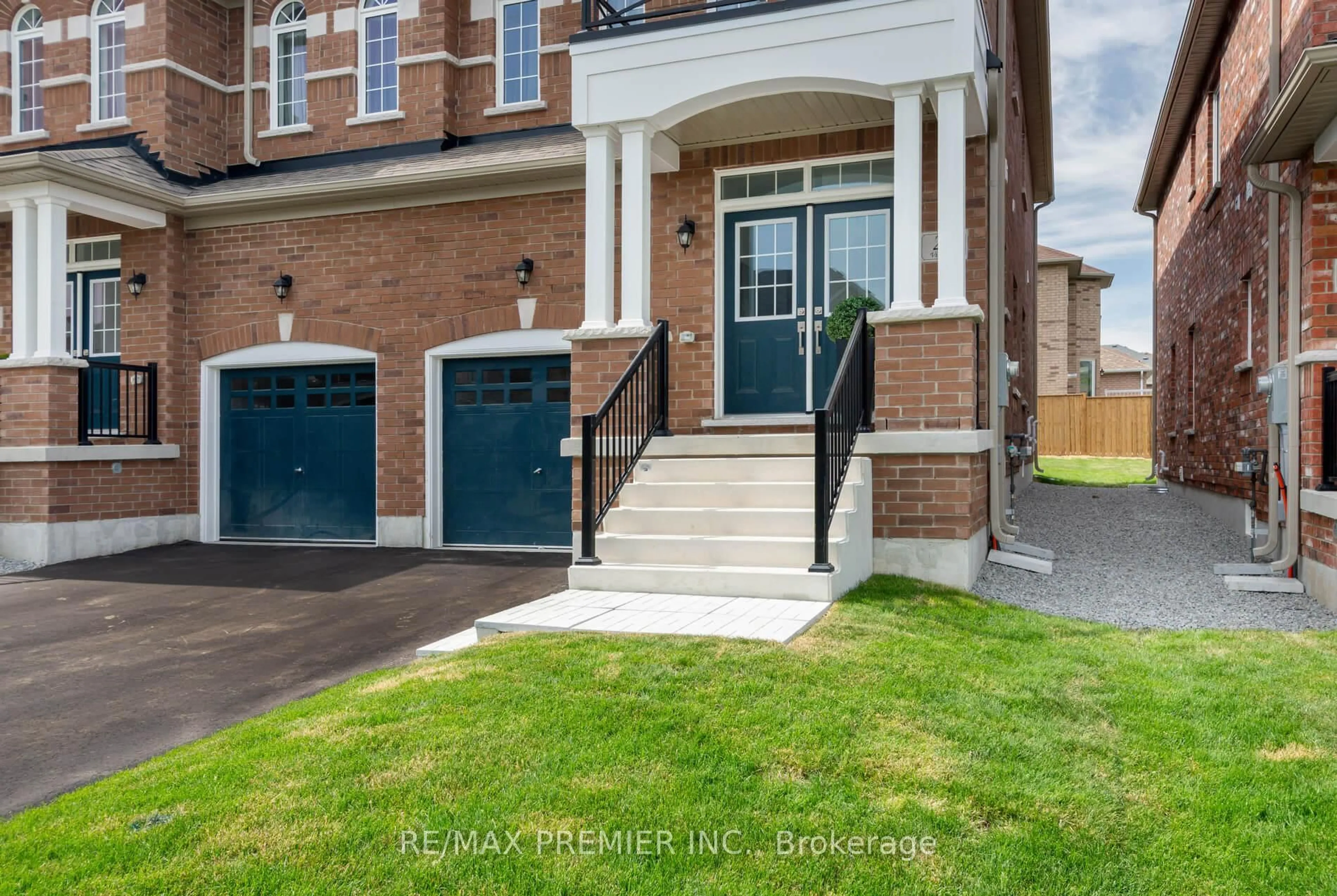 Home with brick exterior material, street for 27 Virro Crt, Vaughan Ontario L4H 5G5