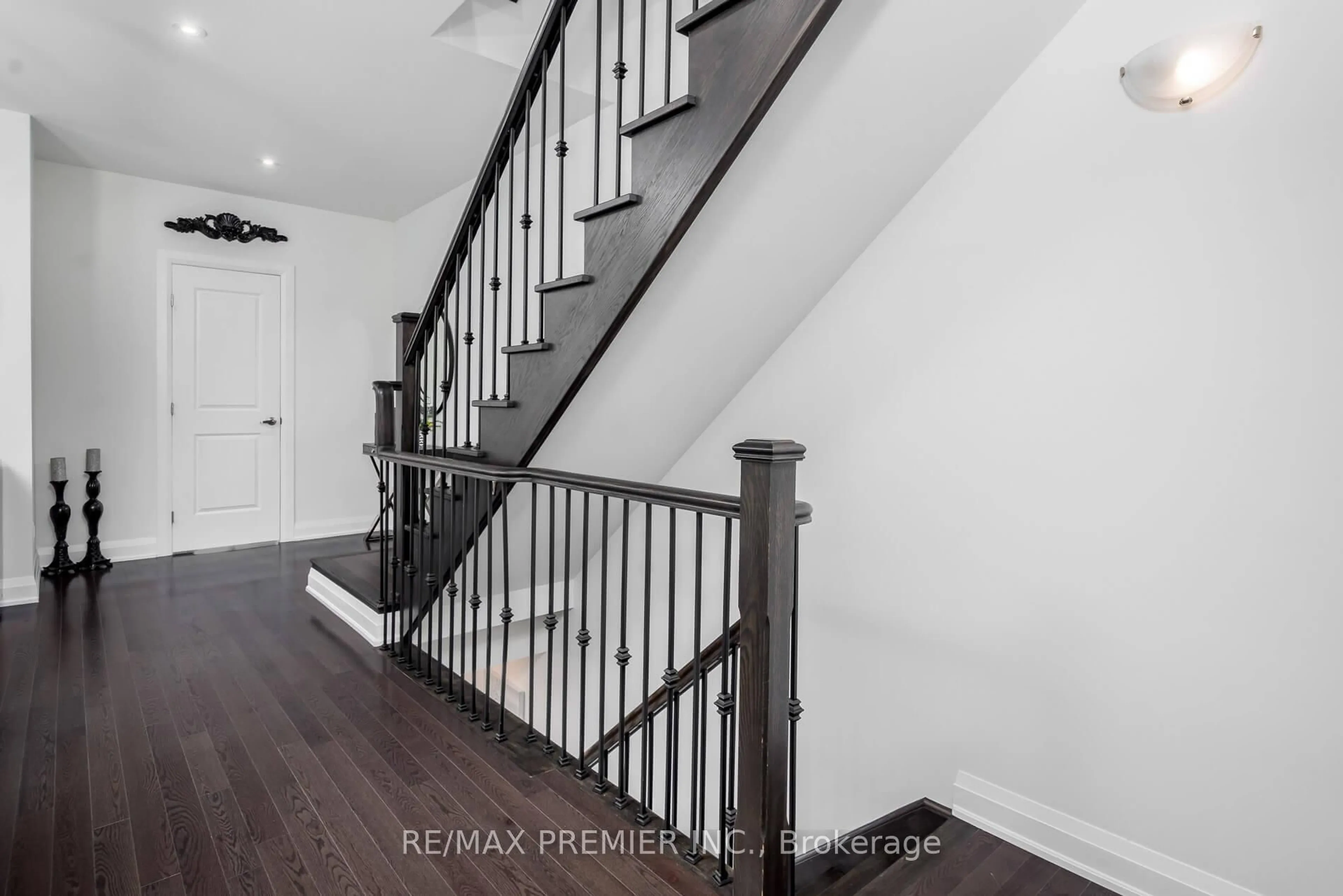 Stairs for 89 Gridiron Gate, Vaughan Ontario L4H 4W8