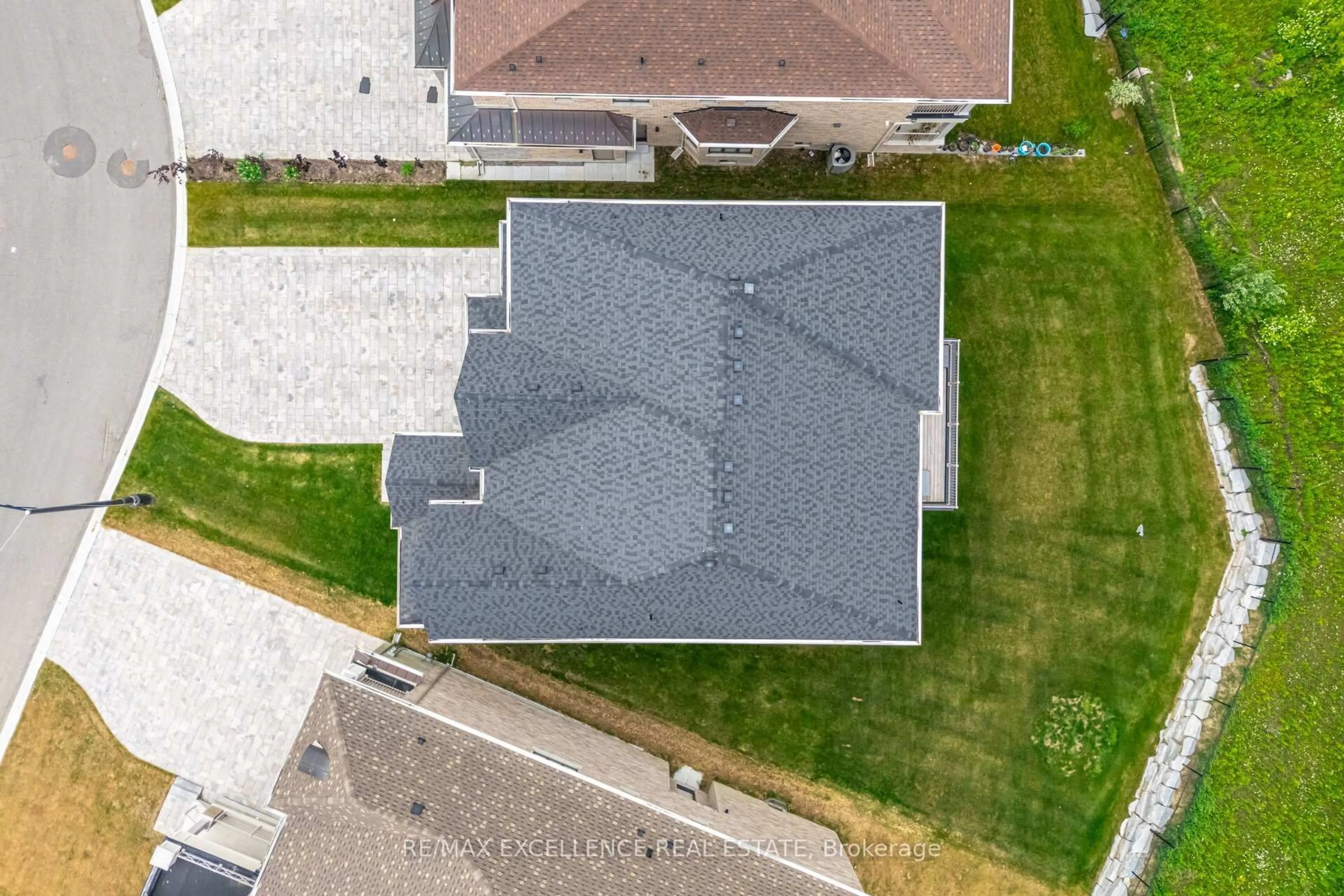 A pic from outside/outdoor area/front of a property/back of a property/a pic from drone, street for 78 Appleyard Ave, Vaughan Ontario L4H 3N5
