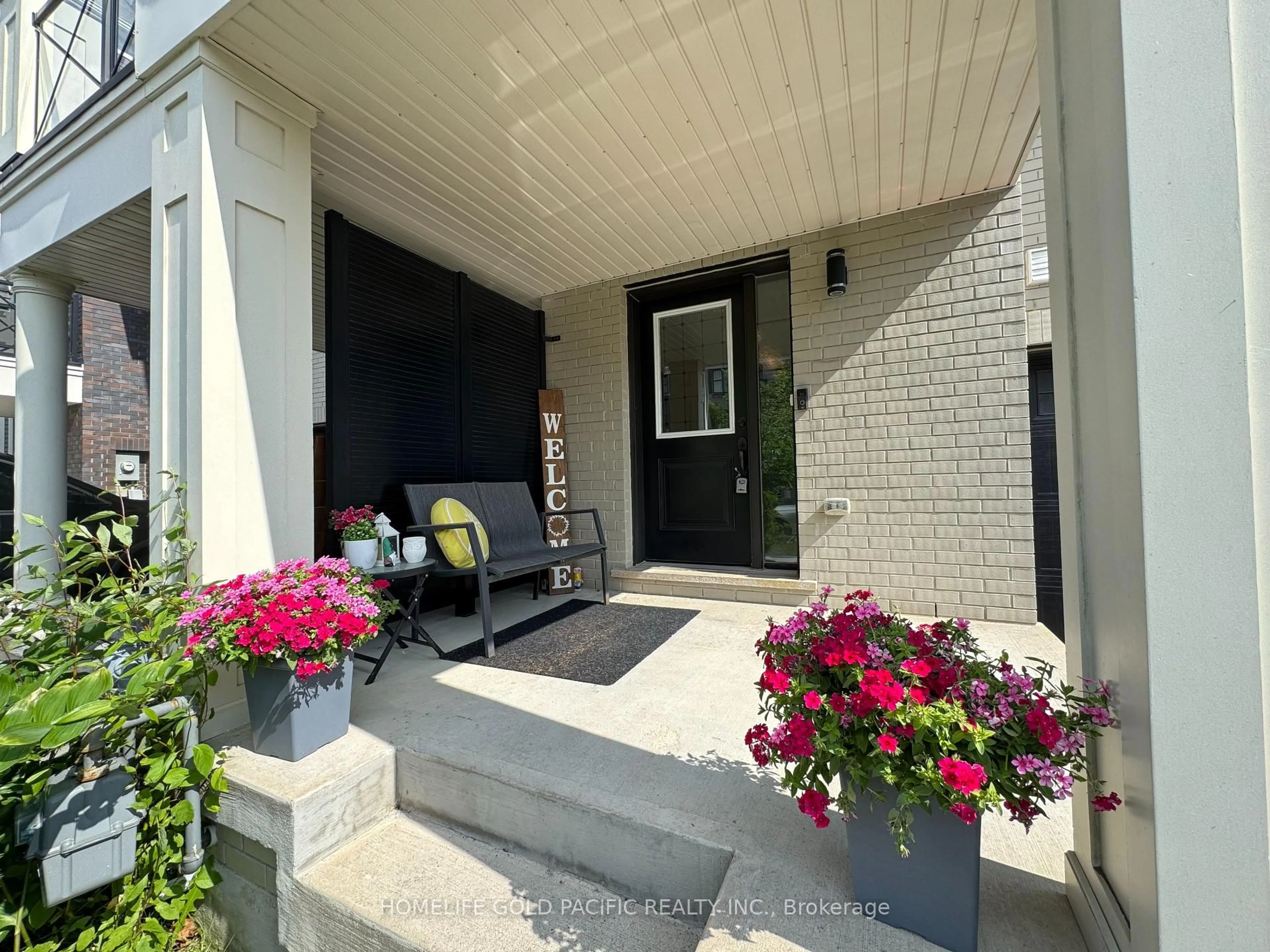 Indoor entryway for 26 Boadway Cres, Whitchurch-Stouffville Ontario L4A 1Y2