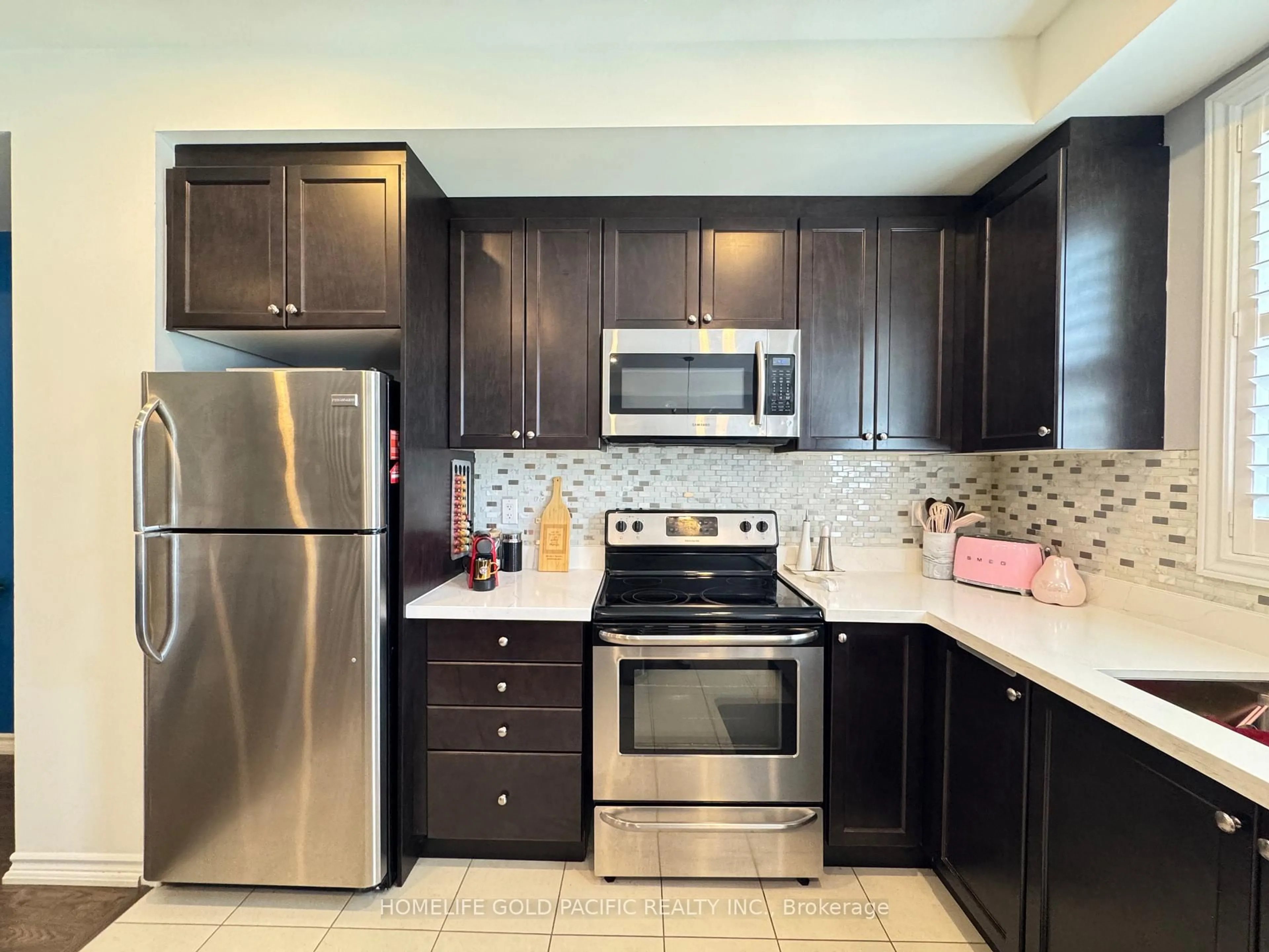 Standard kitchen, ceramic/tile floor for 26 Boadway Cres, Whitchurch-Stouffville Ontario L4A 1Y2