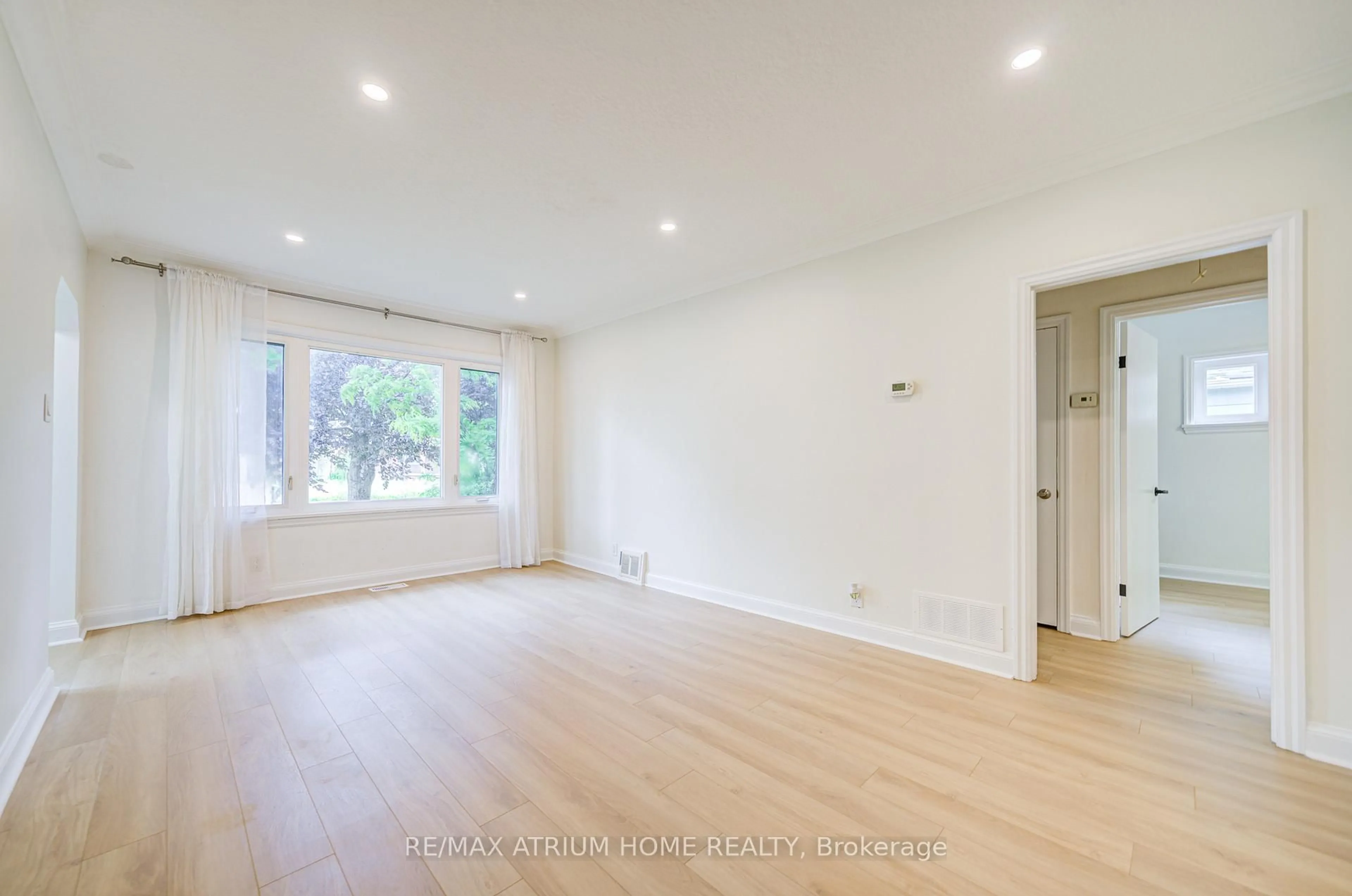 A pic of a room for 45 Woodward Ave, Markham Ontario L3T 1E6