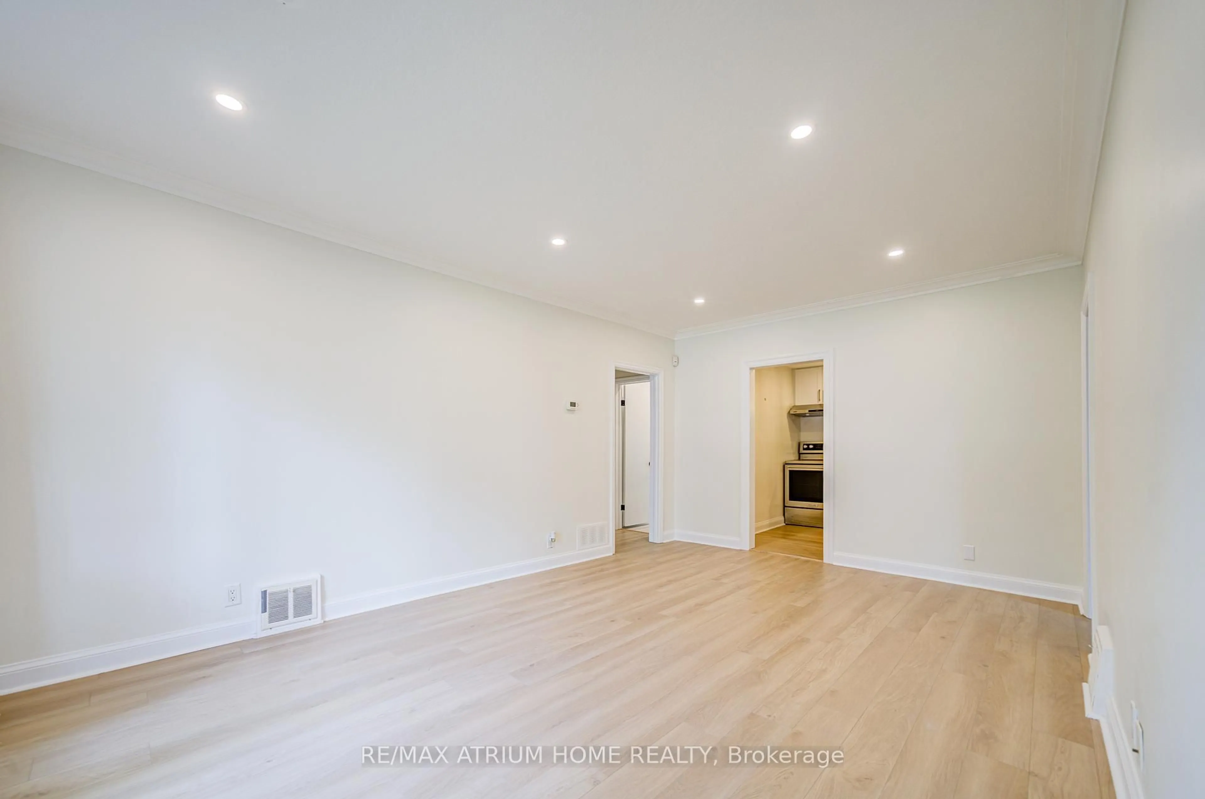 A pic of a room for 45 Woodward Ave, Markham Ontario L3T 1E6