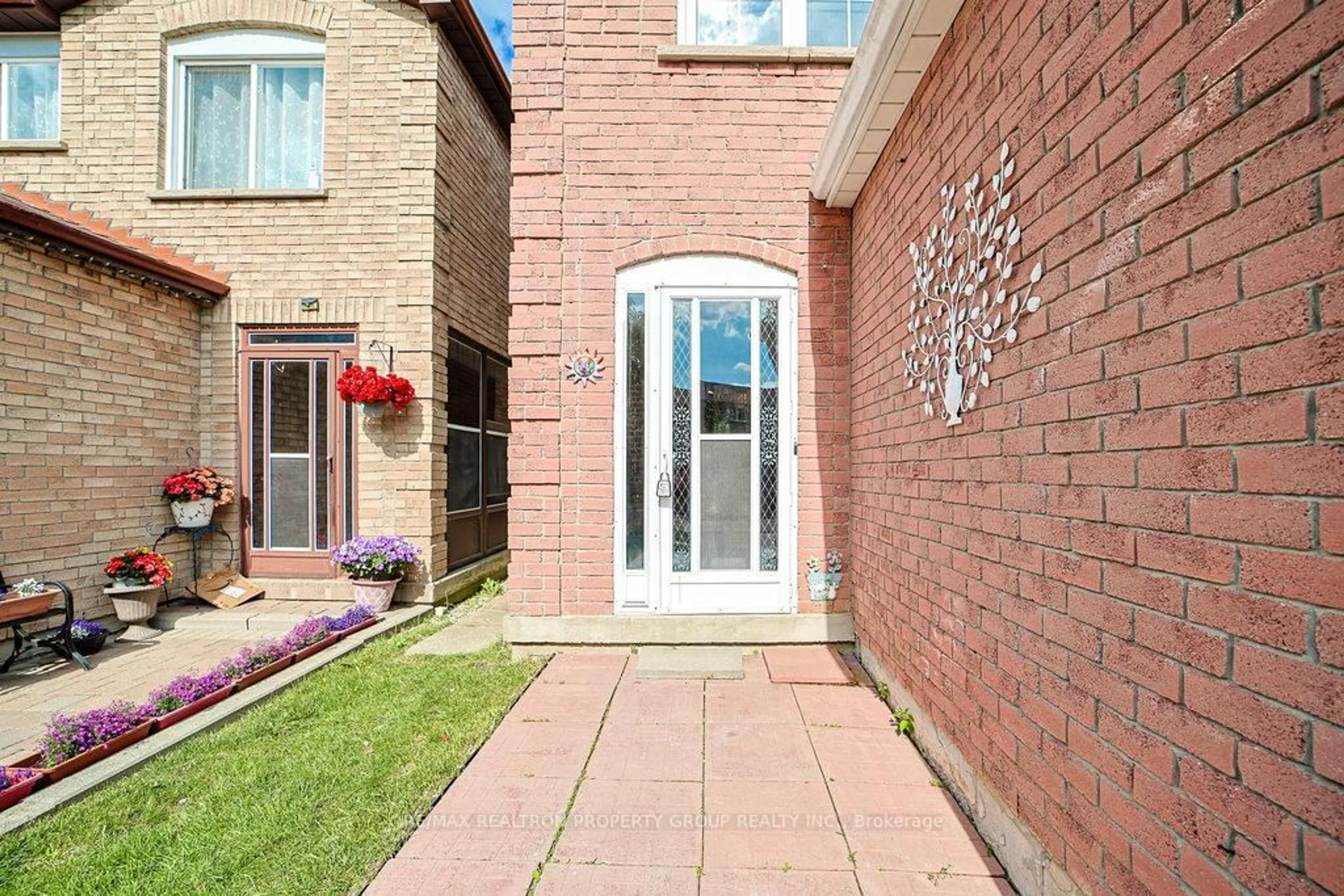 Home with brick exterior material, street for 85 Chloe Cres, Markham Ontario L3S 2H9