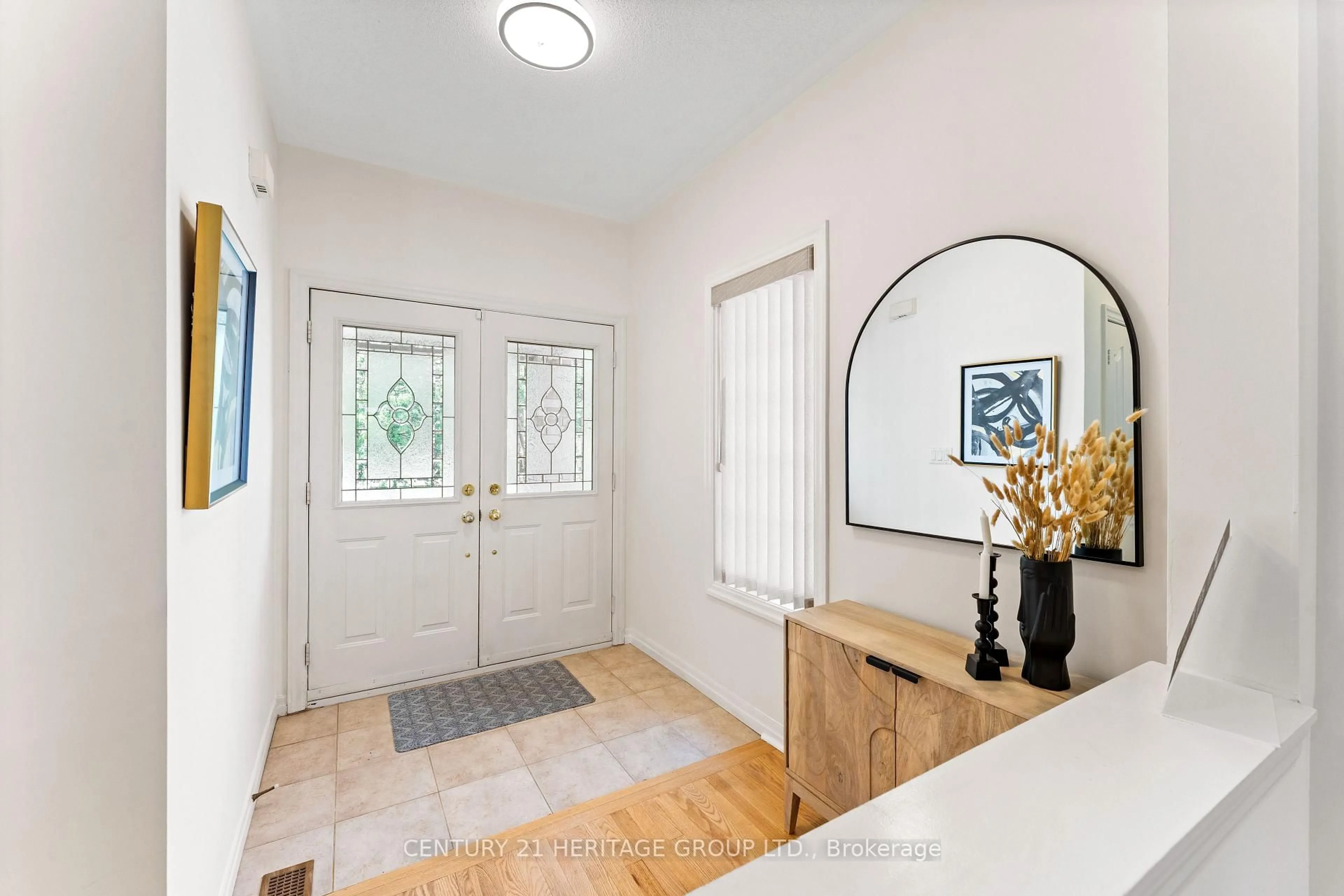 Indoor entryway for 9 Headwater Cres, Richmond Hill Ontario L4E 4G1