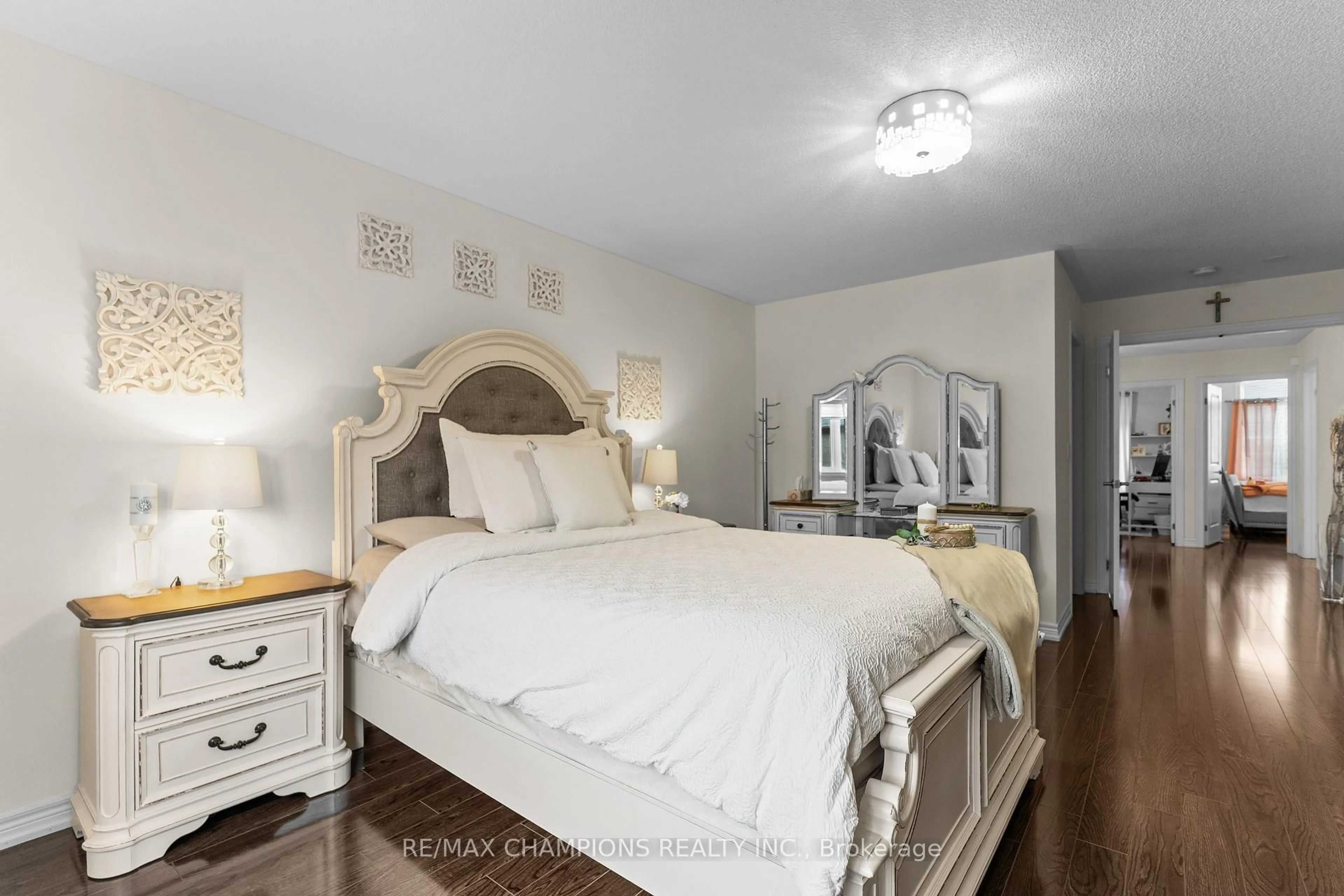 Bedroom with bed, unknown for 709 Yarfield Cres, Newmarket Ontario L3X 0H4