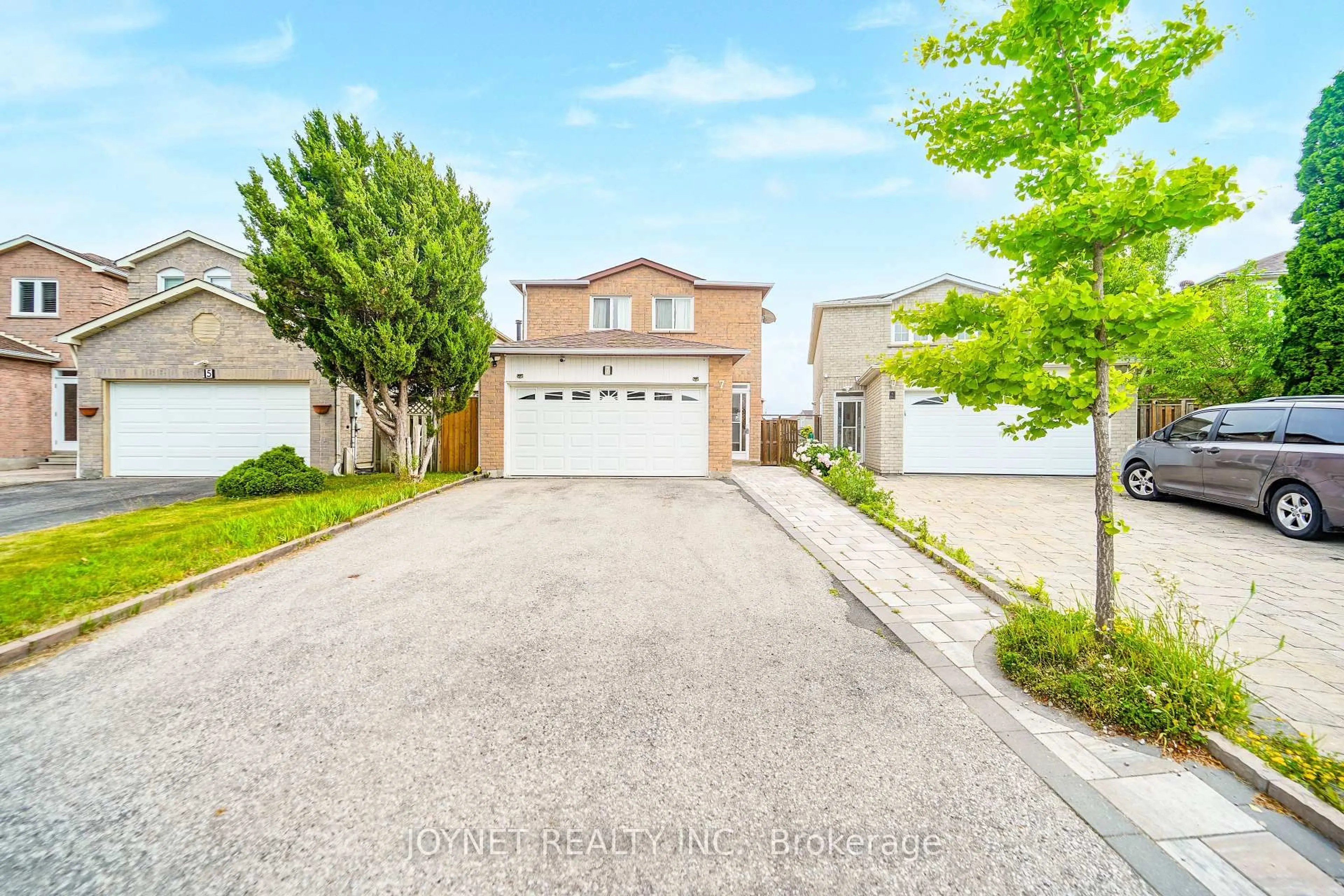 A pic from outside/outdoor area/front of a property/back of a property/a pic from drone, street for 7 Jaffray Rd, Markham Ontario L3S 1G8