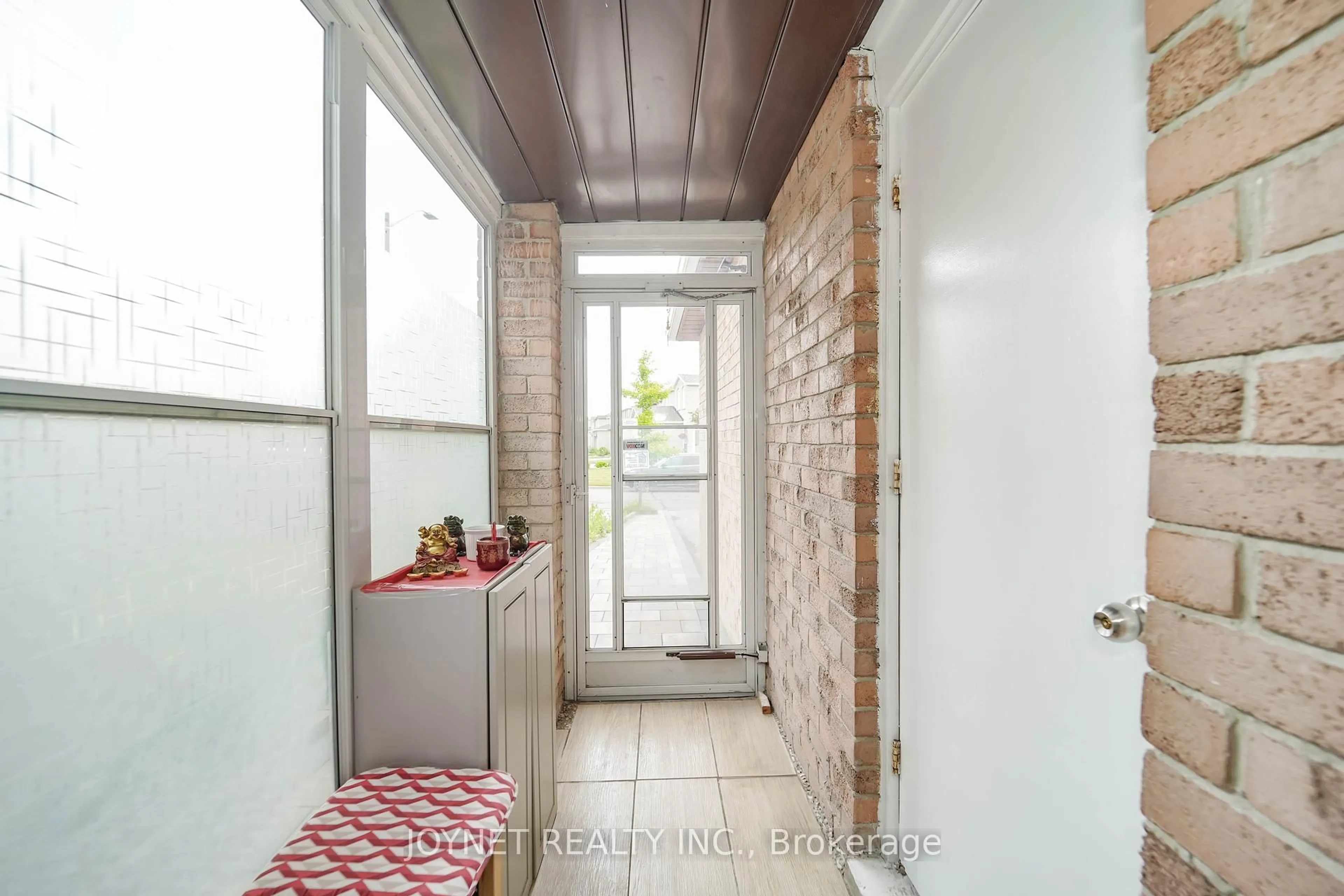 Indoor entryway for 7 Jaffray Rd, Markham Ontario L3S 1G8