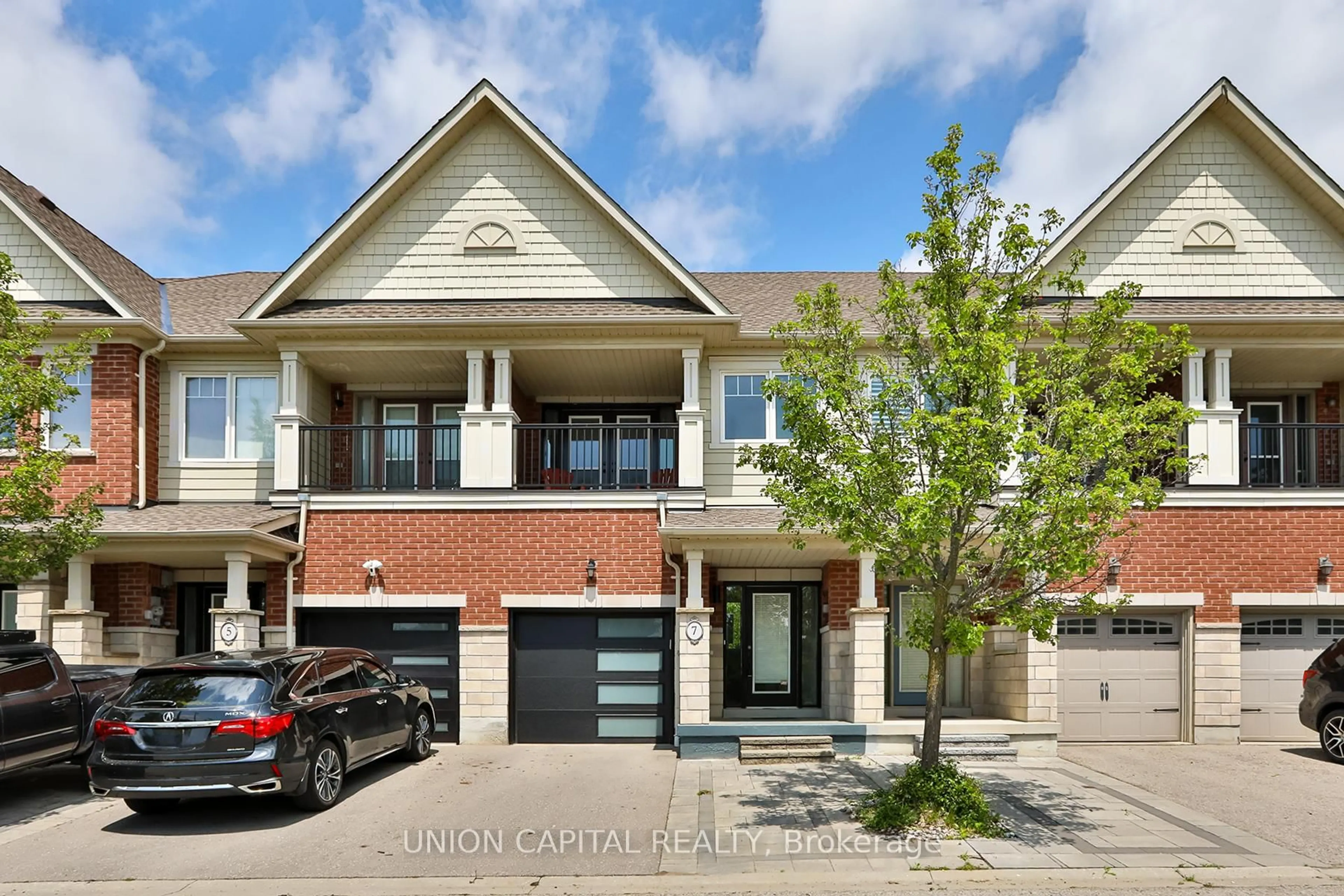 Home with brick exterior material, street for 7 Northwest Passage, Whitchurch-Stouffville Ontario L4A 0T2