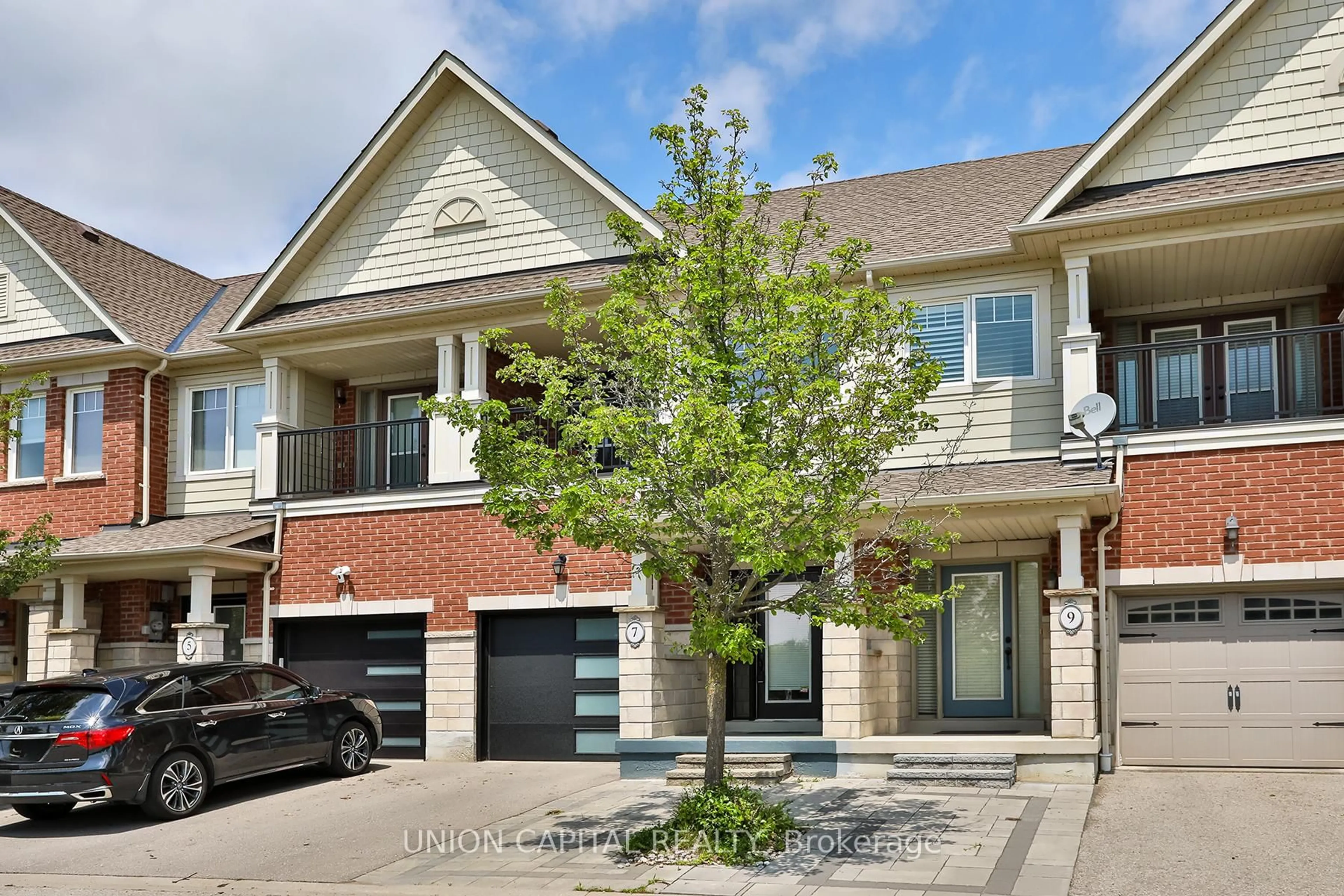 Home with brick exterior material, street for 7 Northwest Passage, Whitchurch-Stouffville Ontario L4A 0T2