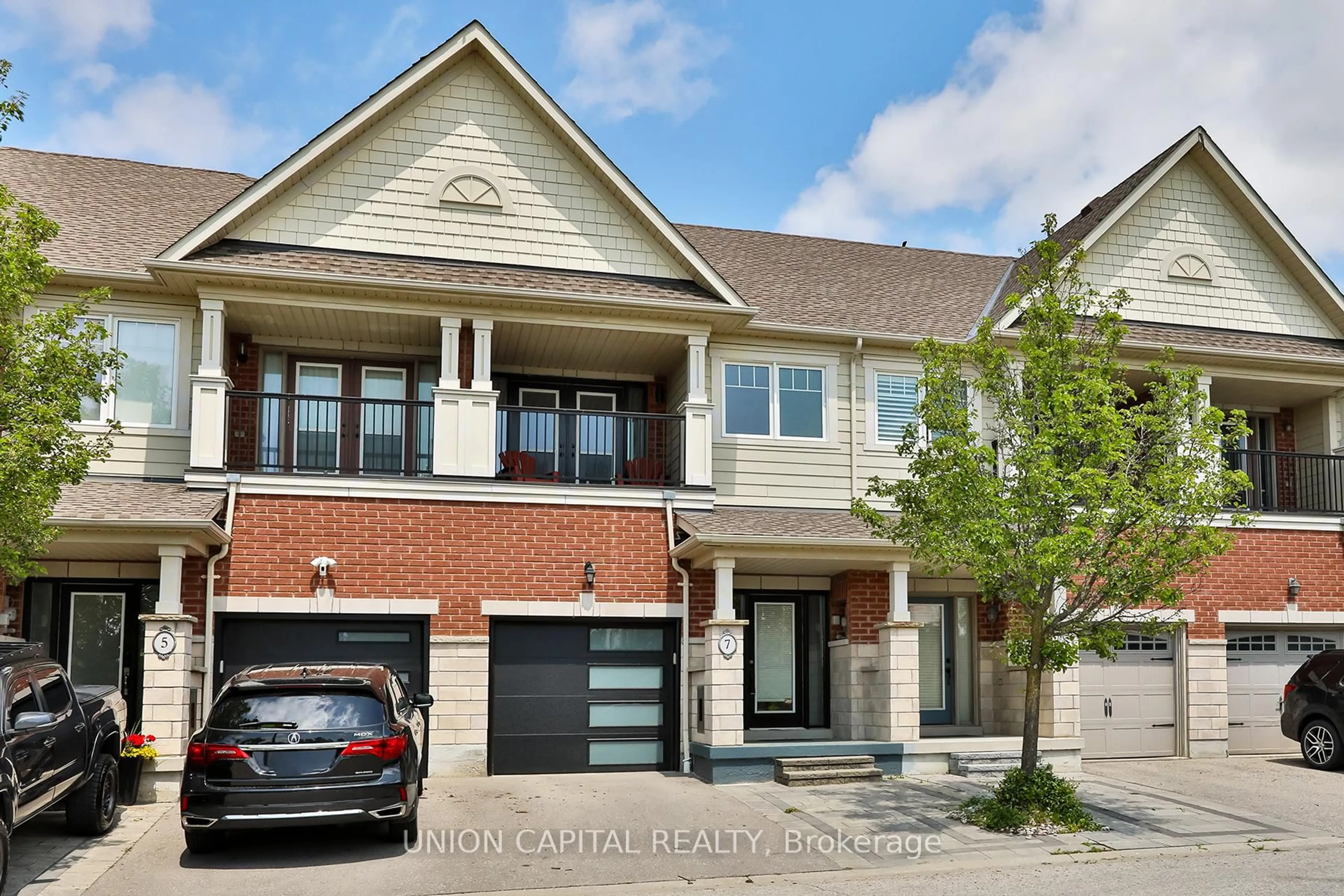 Home with brick exterior material, street for 7 Northwest Passage, Whitchurch-Stouffville Ontario L4A 0T2