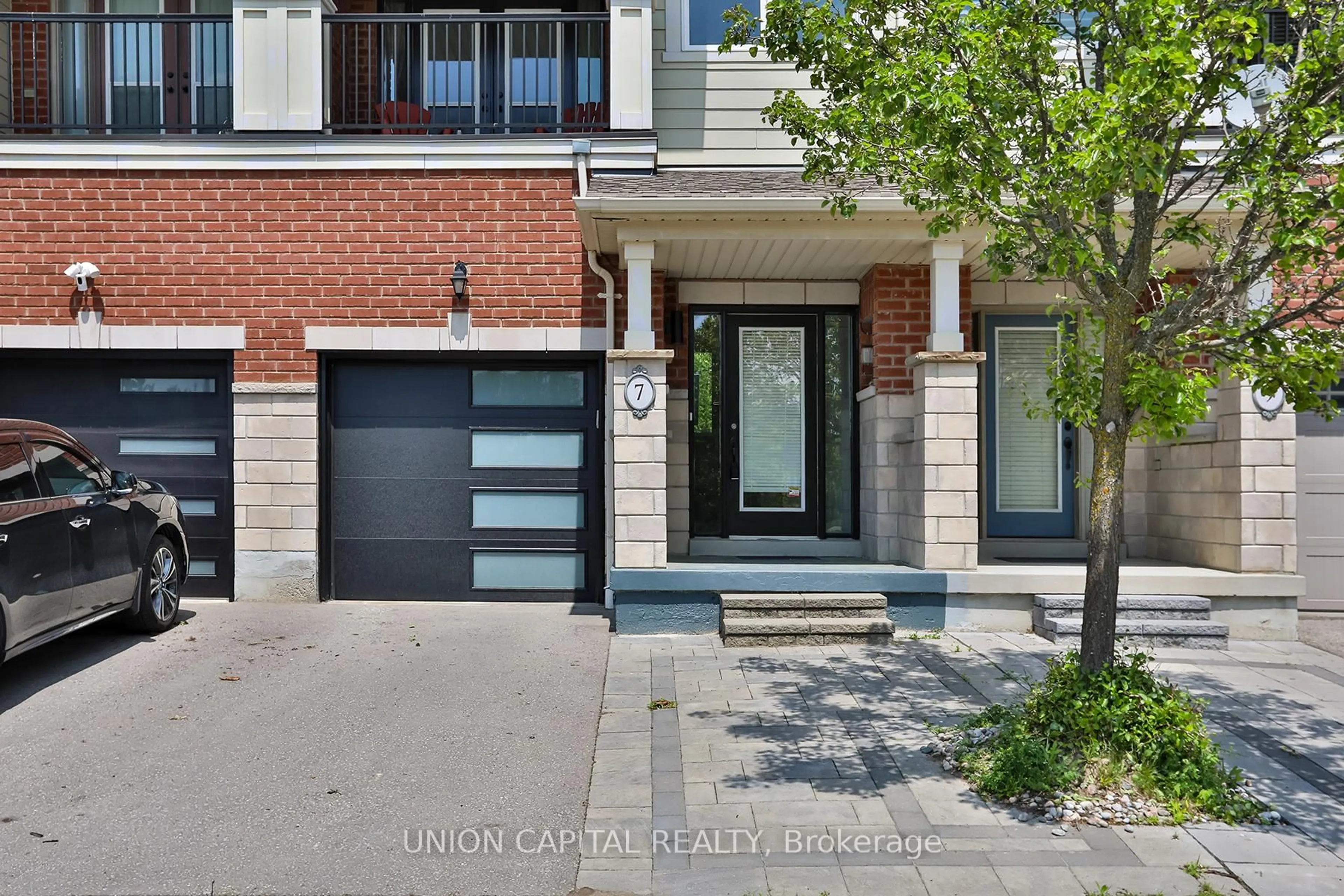 Home with brick exterior material, street for 7 Northwest Passage, Whitchurch-Stouffville Ontario L4A 0T2
