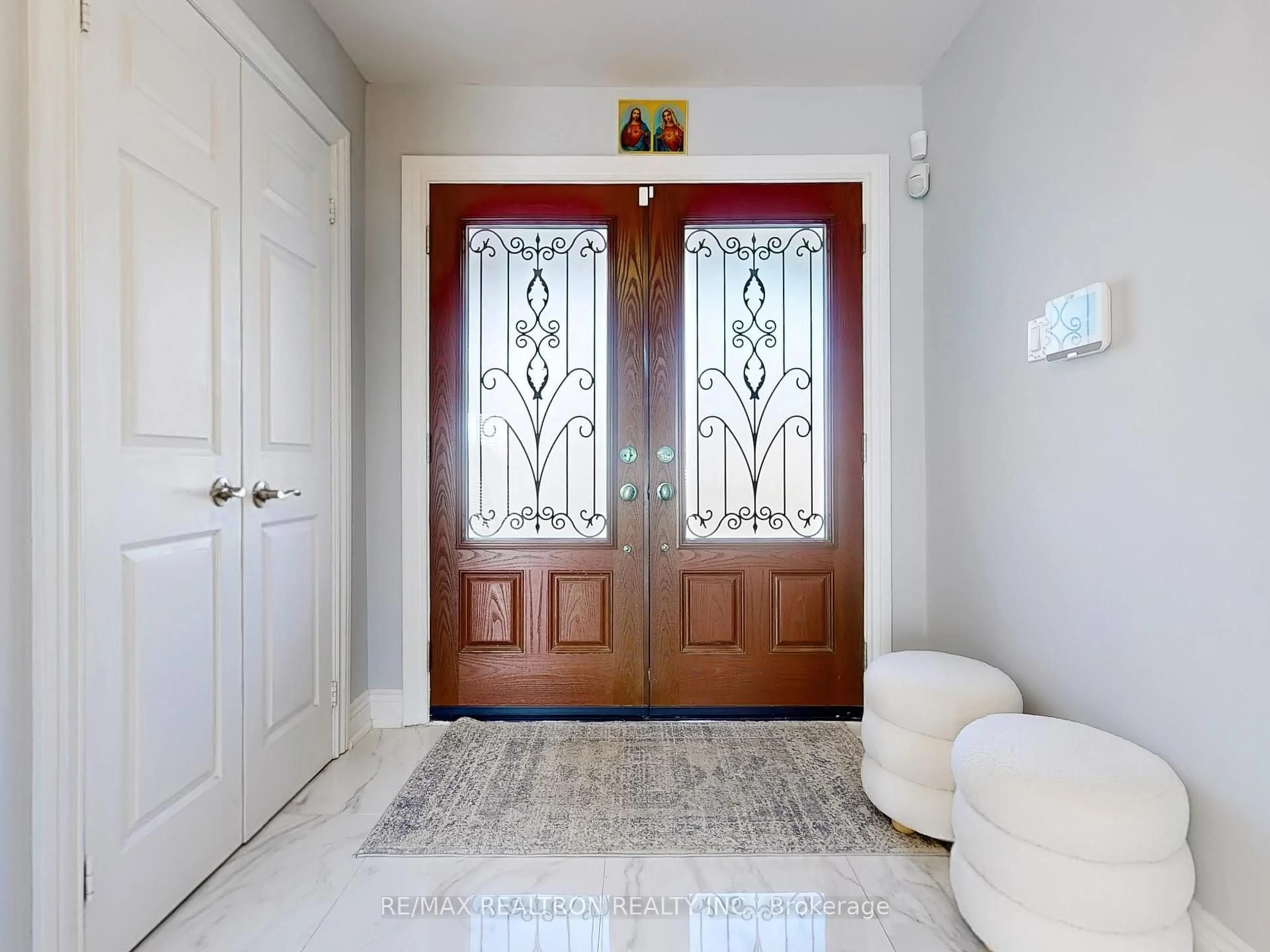 Indoor entryway for 6 Craigleith Cres, Richmond Hill Ontario L4E 2S3