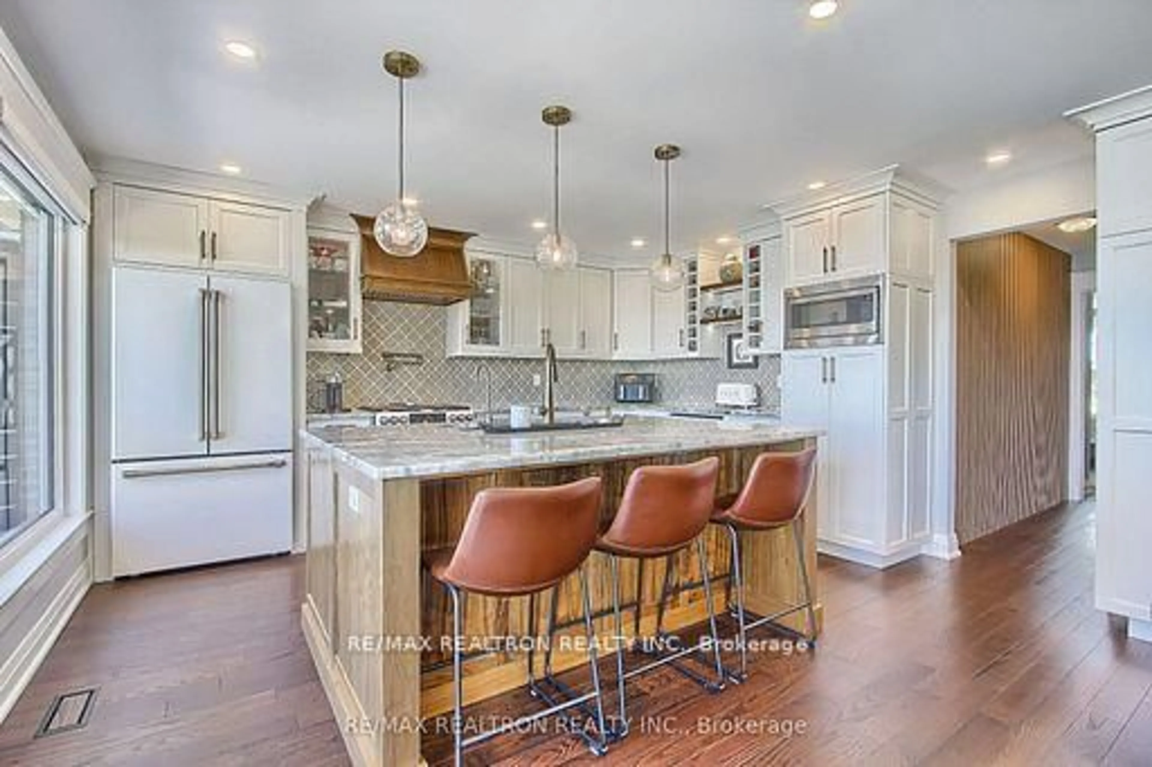 Open concept kitchen, ceramic/tile floor for 20 Burnie Rd, Georgina Ontario L0E 1N0
