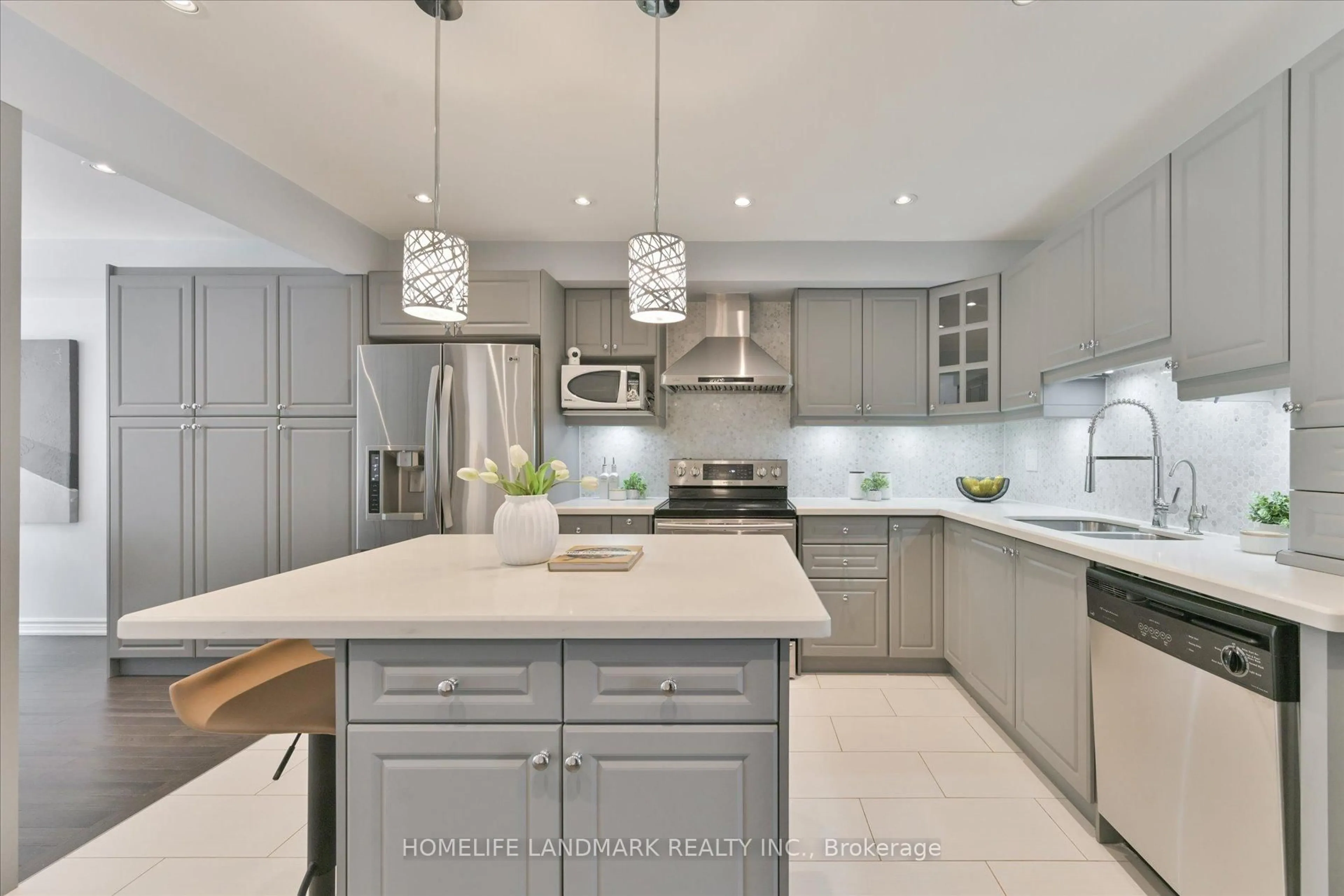 Contemporary kitchen, ceramic/tile floor for 32 Queensmill Crt, Richmond Hill Ontario L4B 1N4
