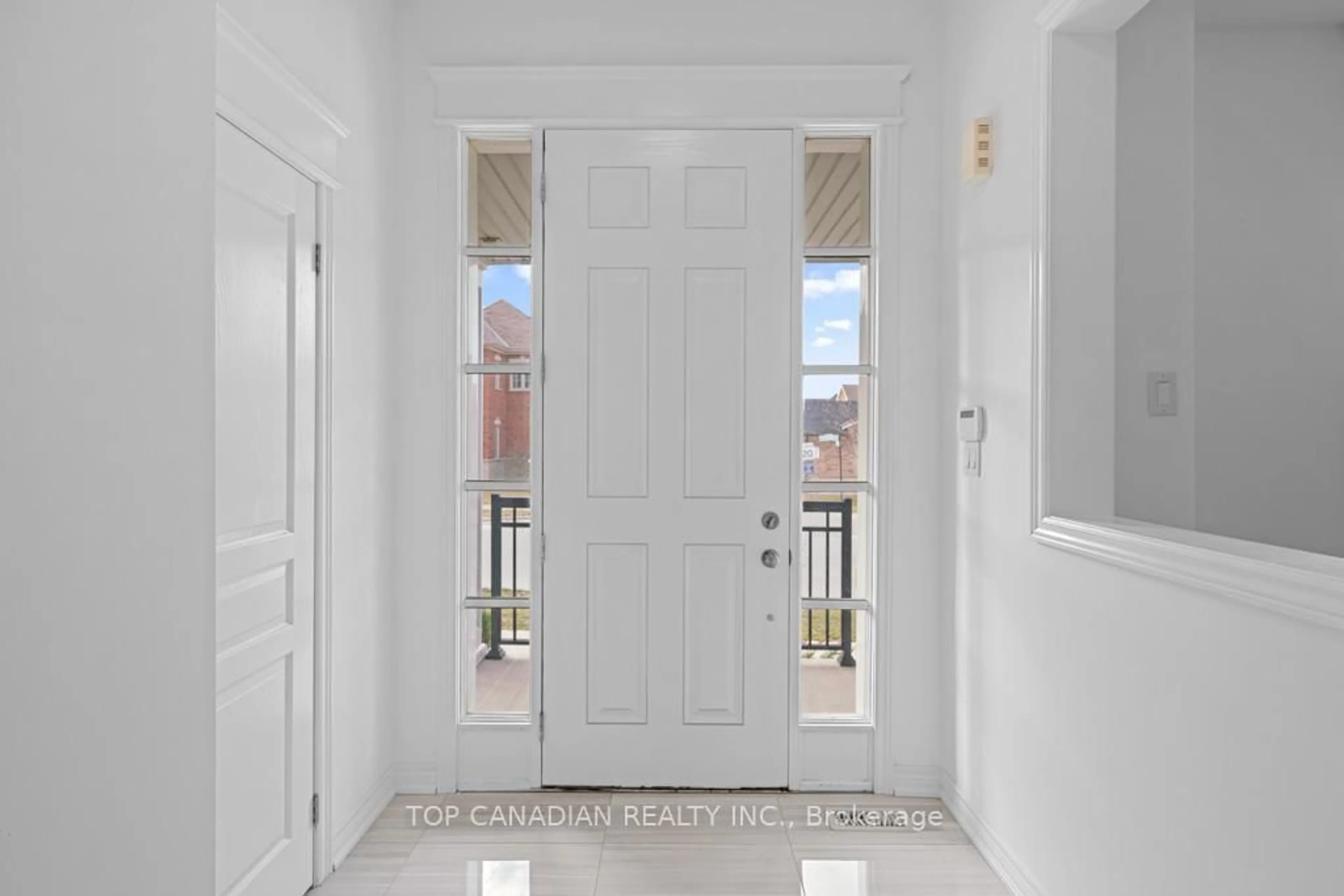 Indoor entryway for 198 Paradelle Dr, Richmond Hill Ontario L4E 1E7