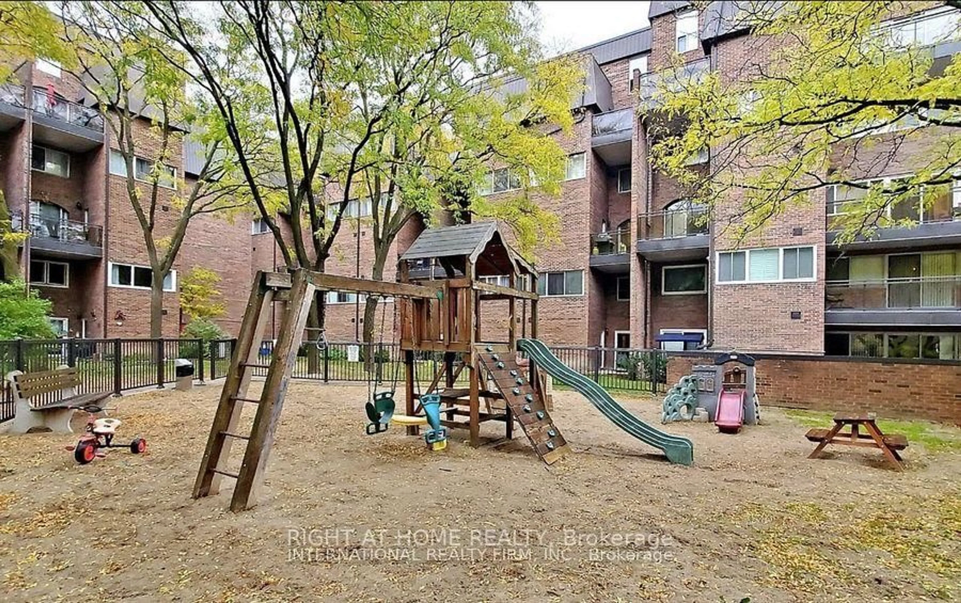 Patio, unknown for 16 Elgin St #202, Markham Ontario L3T 4T4