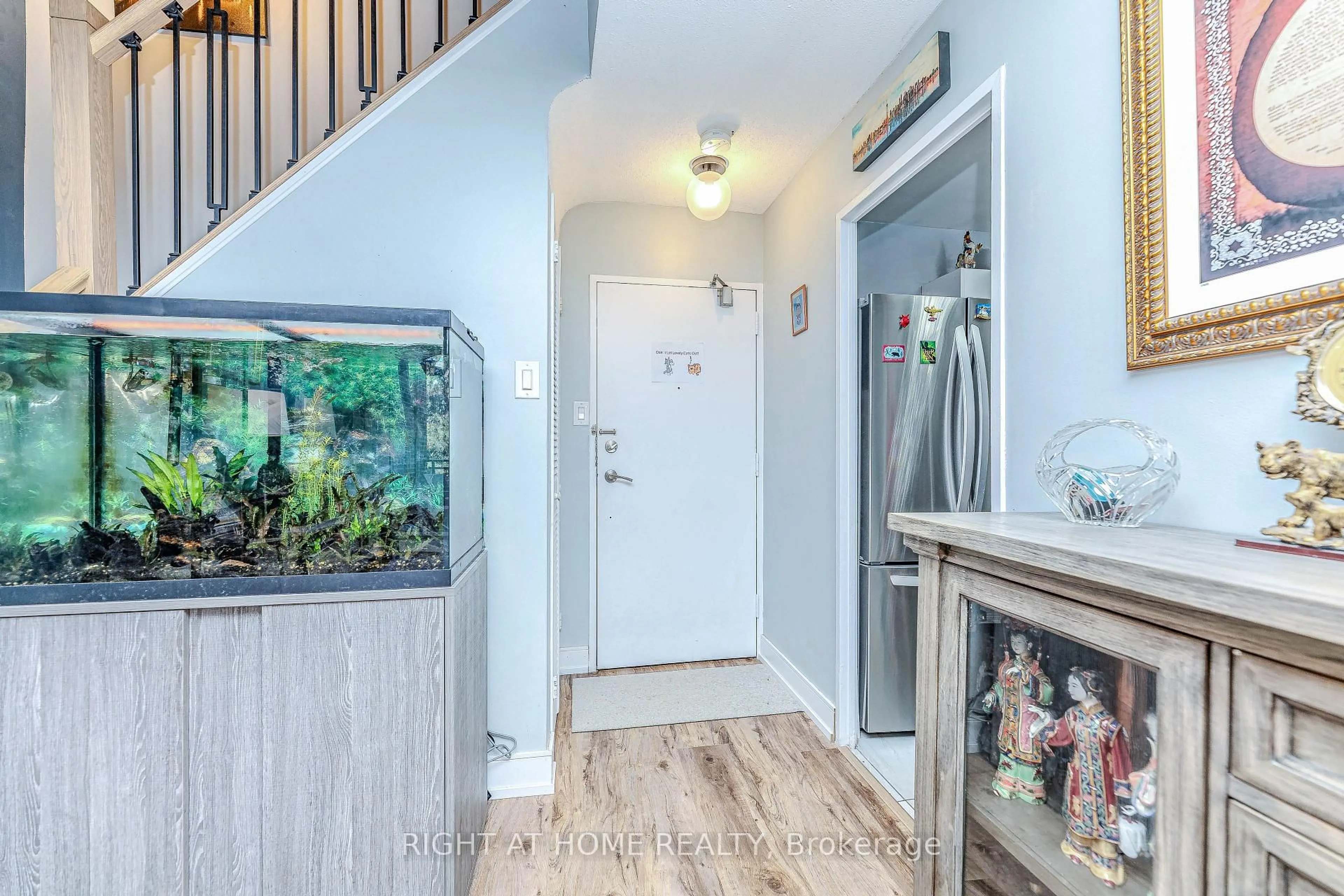 Indoor entryway for 16A Elgin St #202, Markham Ontario L3T 4T4