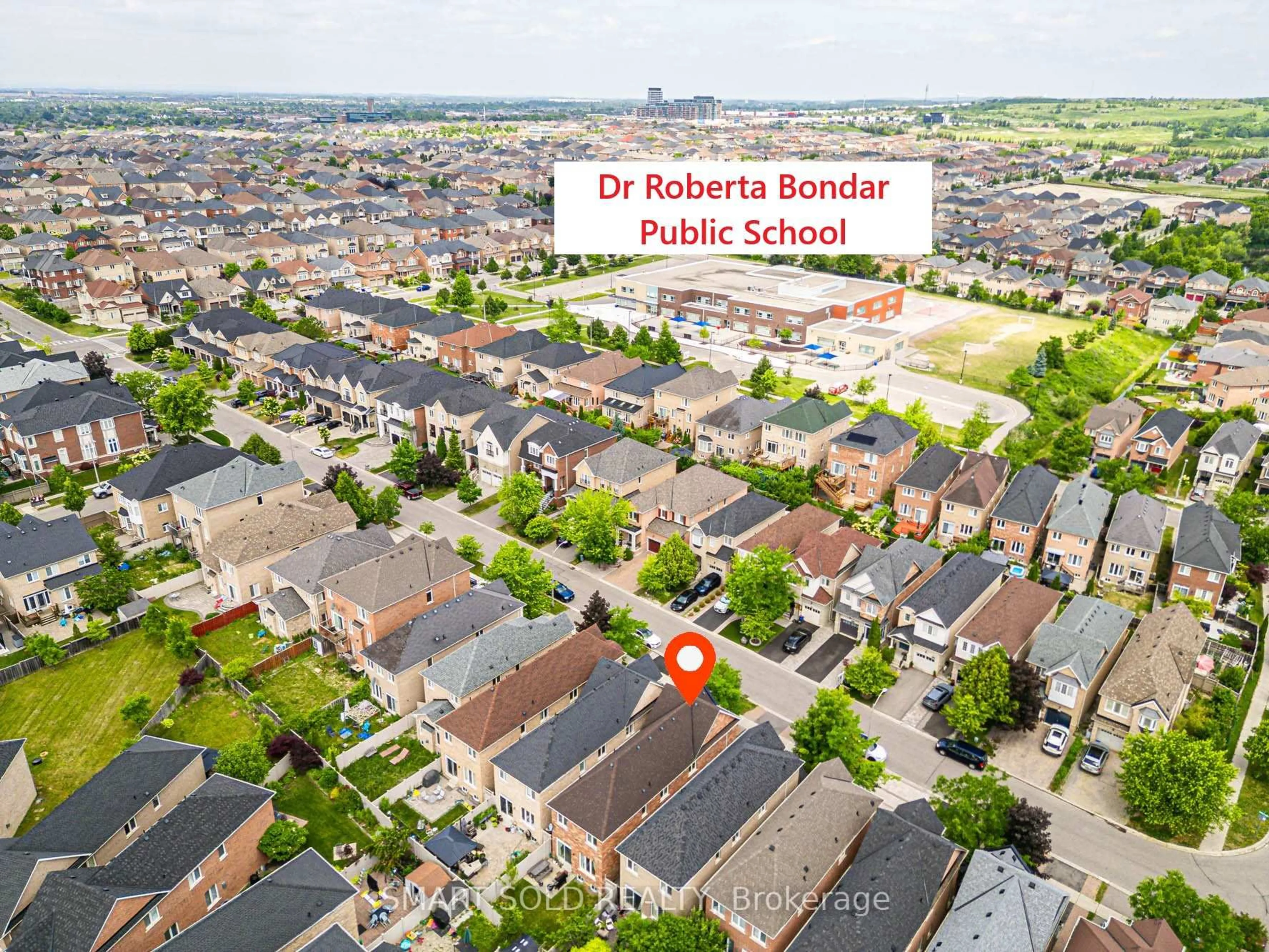 A pic from outside/outdoor area/front of a property/back of a property/a pic from drone, street for 170 Carrier Cres, Vaughan Ontario L6A 0T2