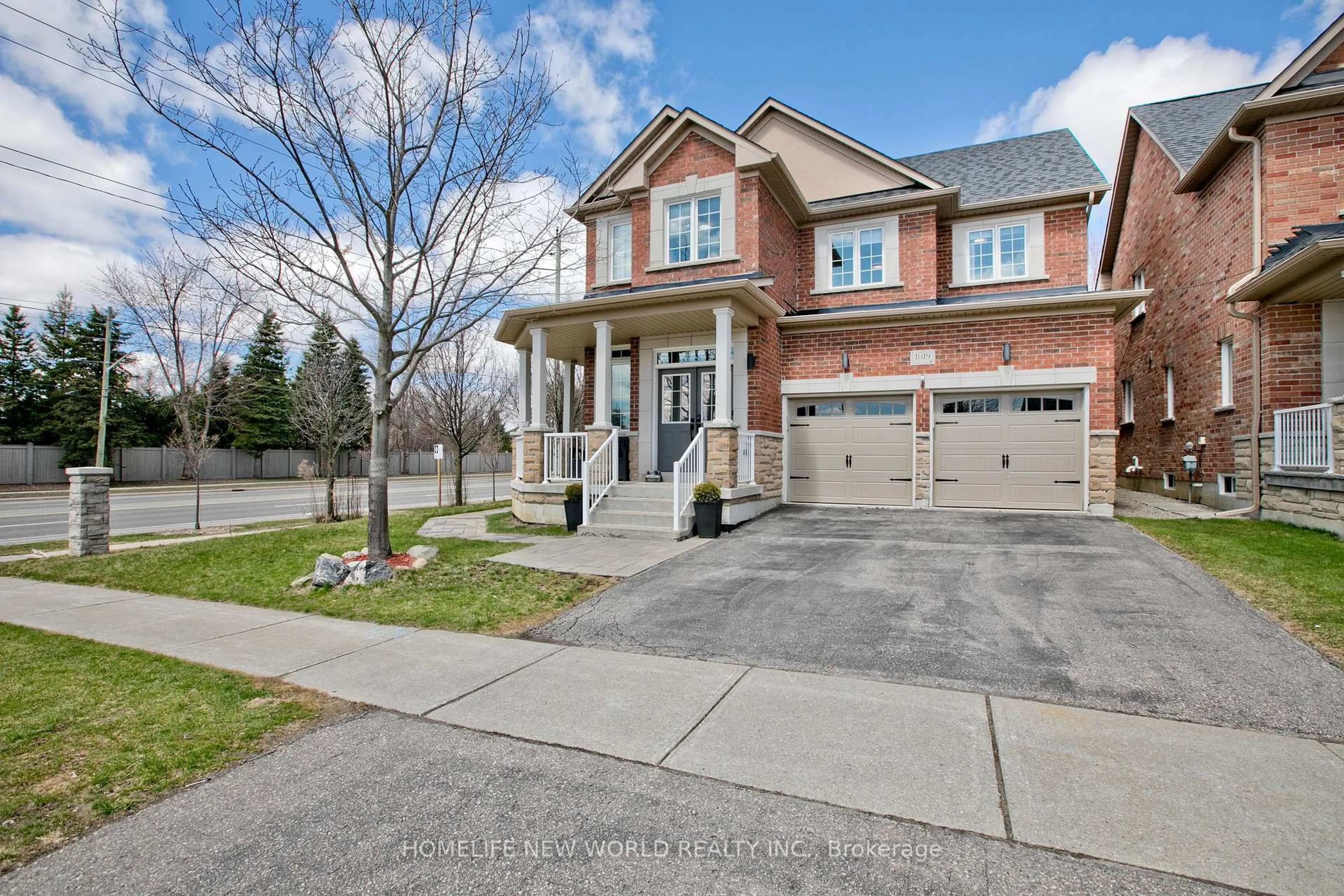 Home with brick exterior material, street for 1019 Ralston Cres, Newmarket Ontario L3X 3H8