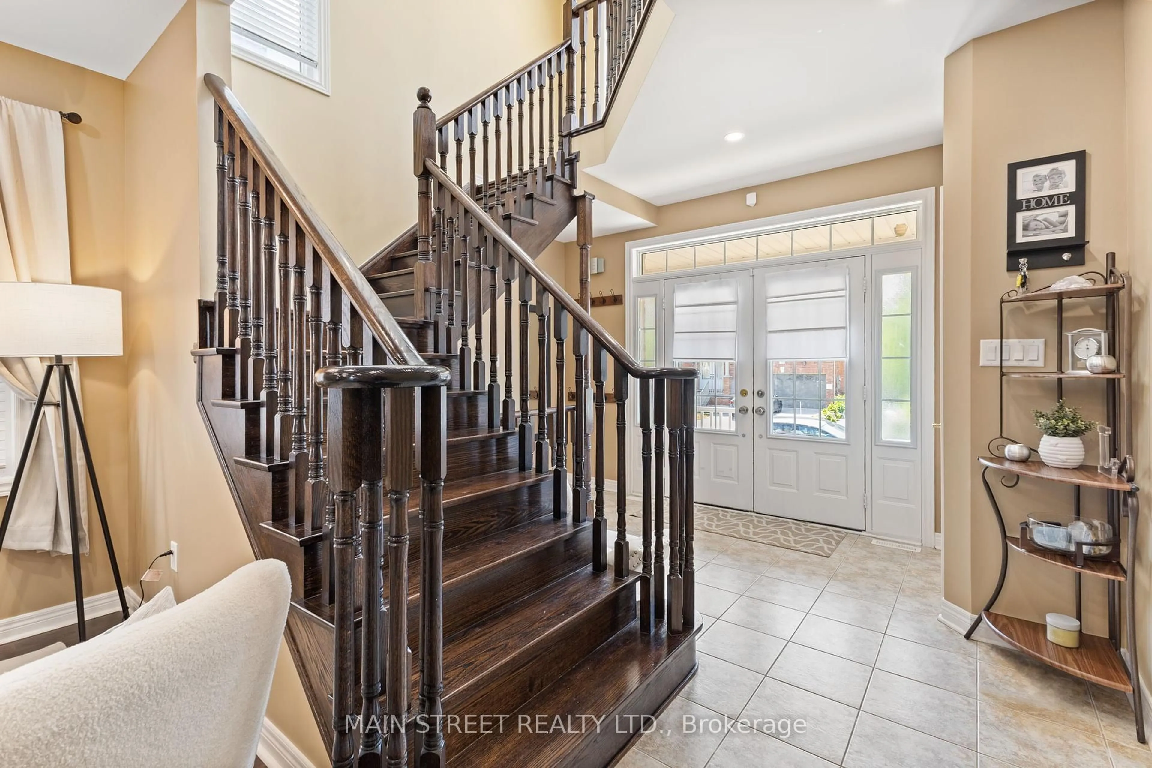 Indoor entryway for 53 Philip Brown Ave, Whitchurch-Stouffville Ontario L4A 1S7