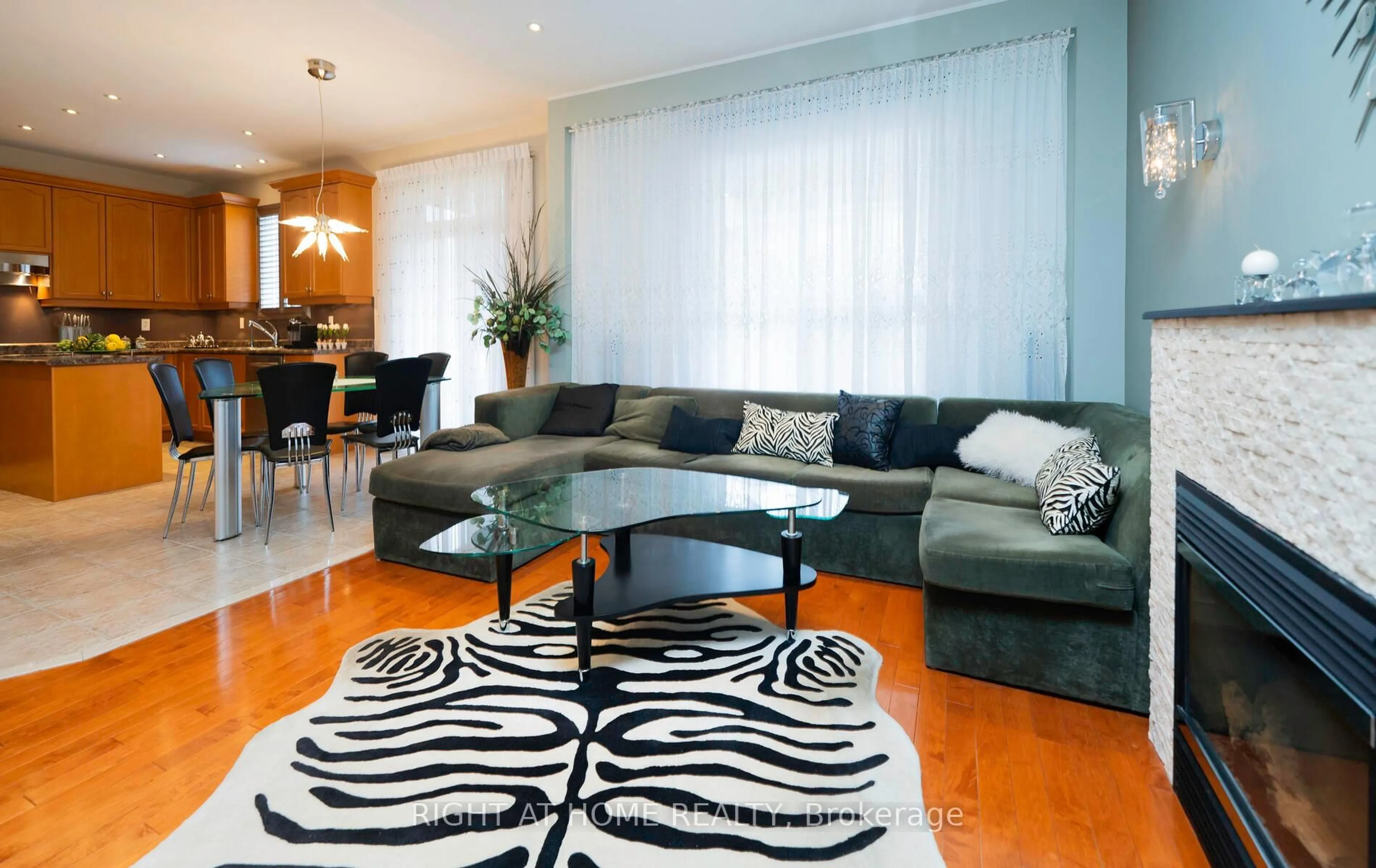 Living room with furniture, unknown for 84 Verdi Rd, Richmond Hill Ontario L4E 4P6