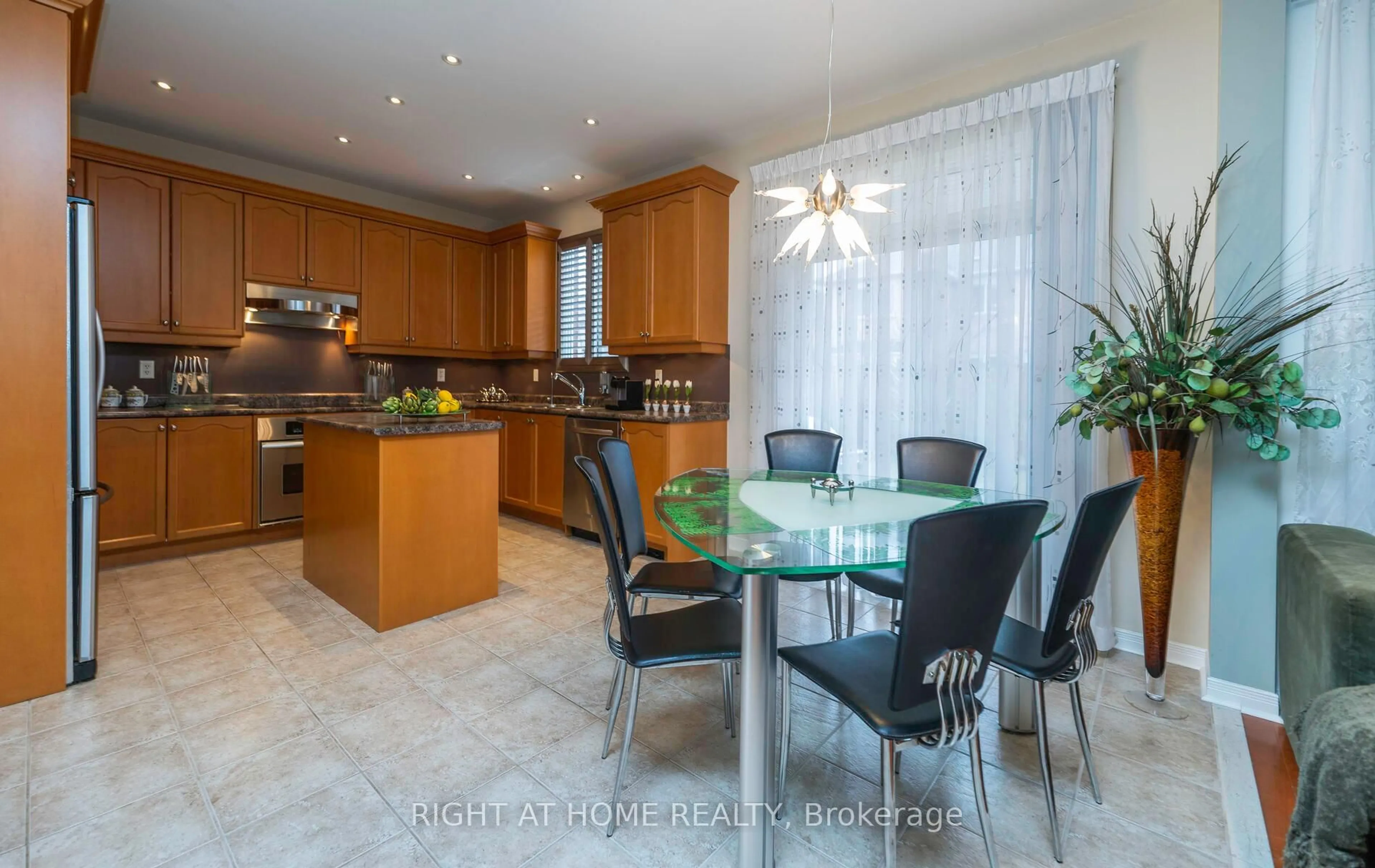 Open concept kitchen, ceramic/tile floor for 84 Verdi Rd, Richmond Hill Ontario L4E 4P6