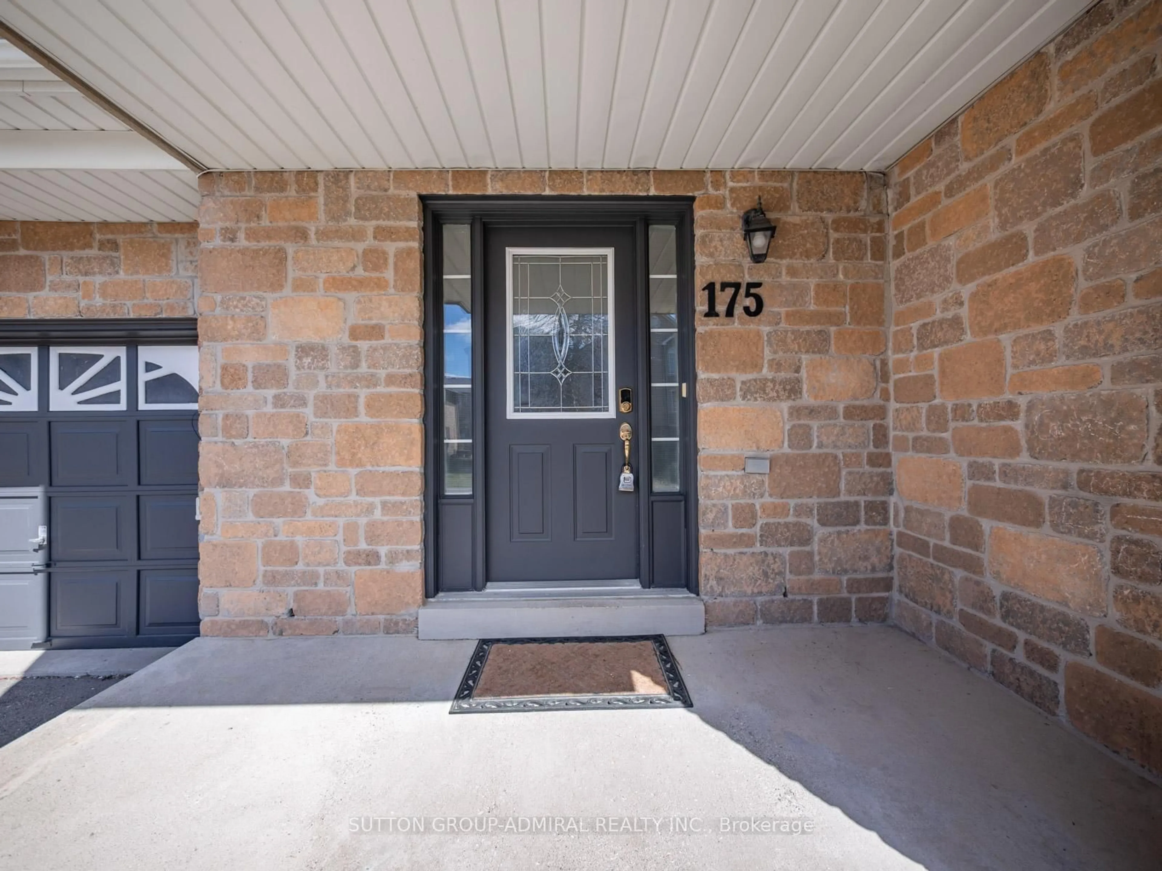 Indoor entryway for 175 Gail Parks Cres, Newmarket Ontario L3X 3C2