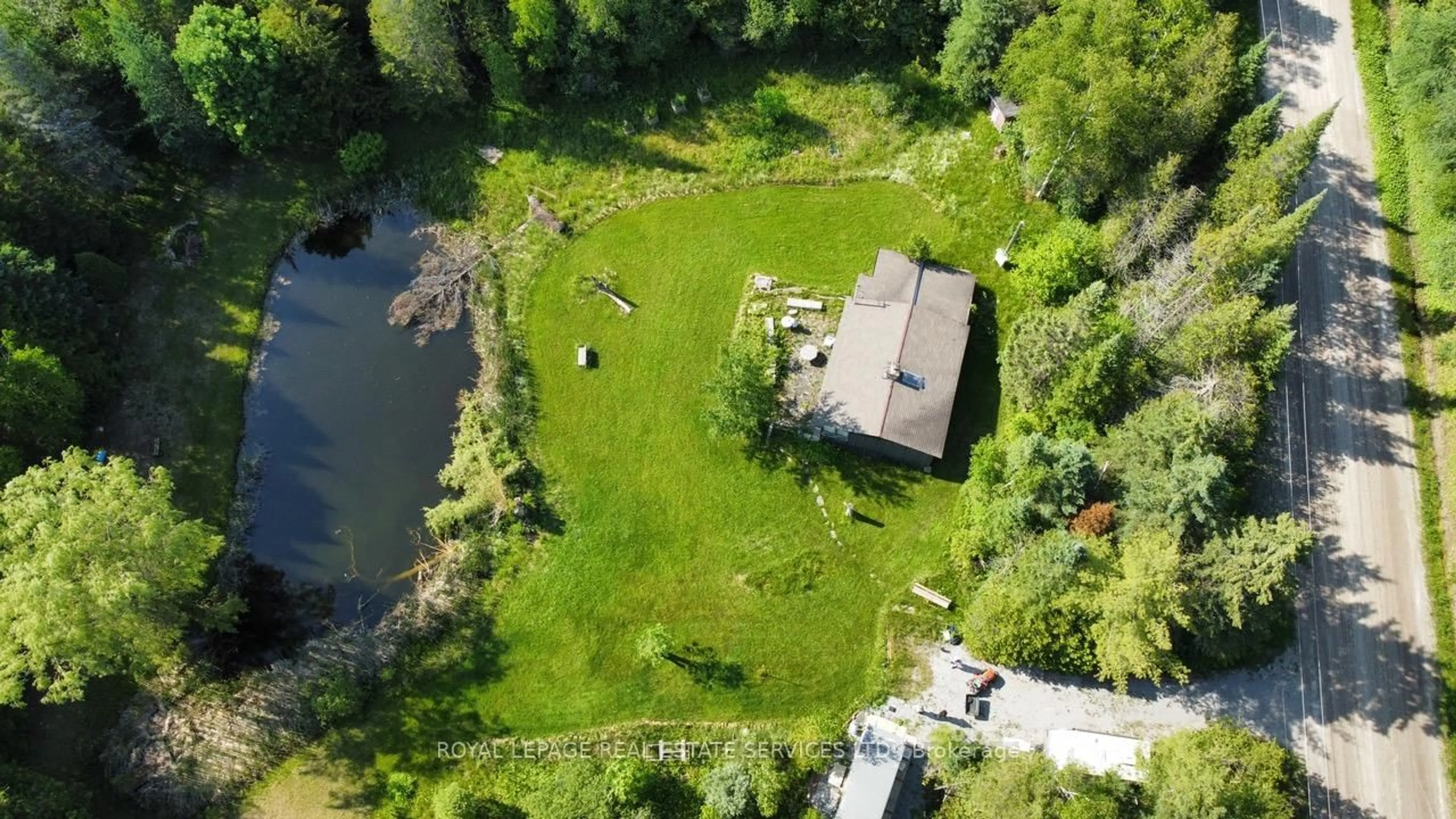 A pic from outside/outdoor area/front of a property/back of a property/a pic from drone, water/lake/river/ocean view for 9150 Concession Road 8 Rd, Uxbridge Ontario L9P 1R3