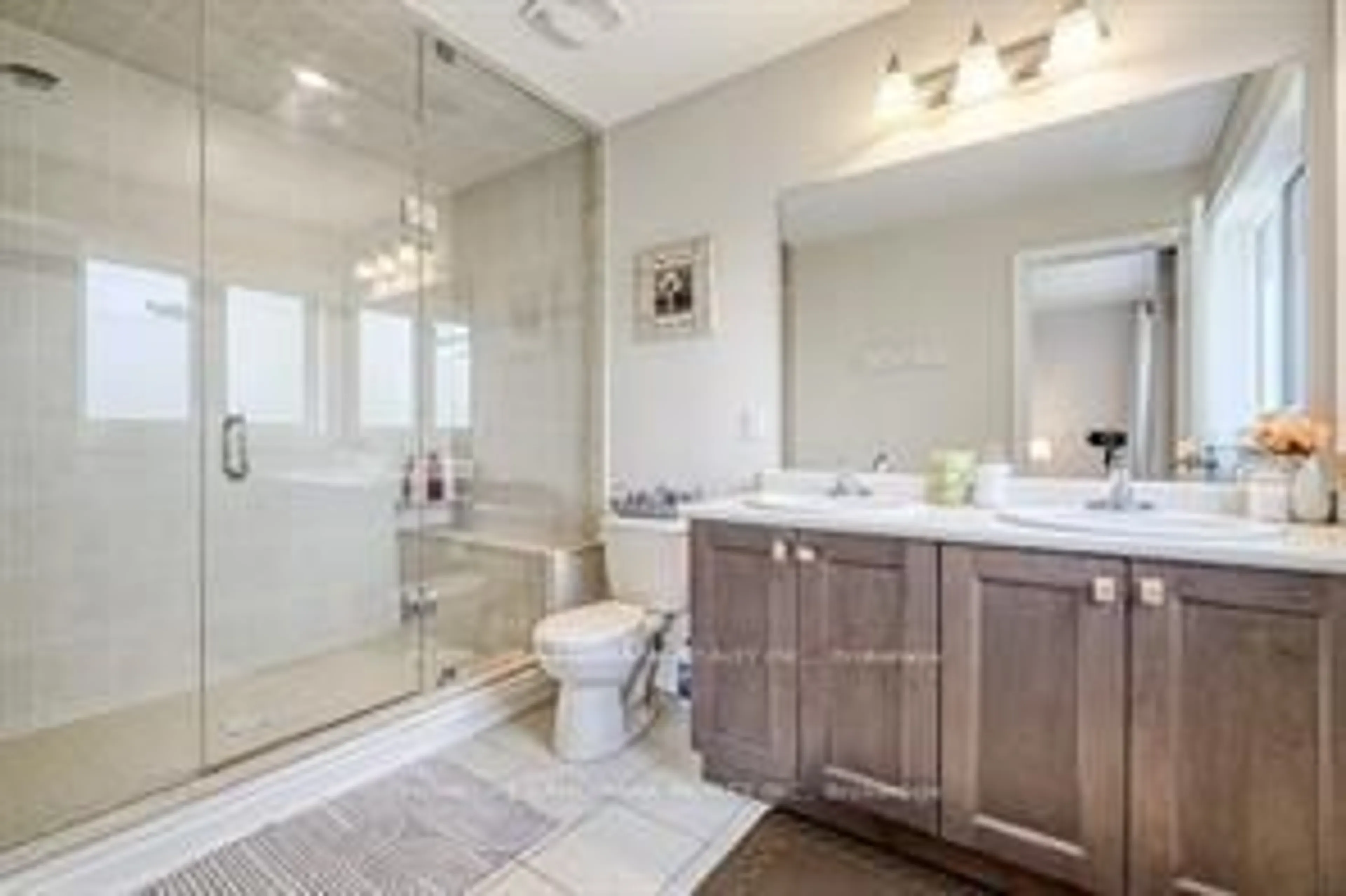 Contemporary bathroom, ceramic/tile floor for 1961 METRO Rd, Georgina Ontario L0E 1R0