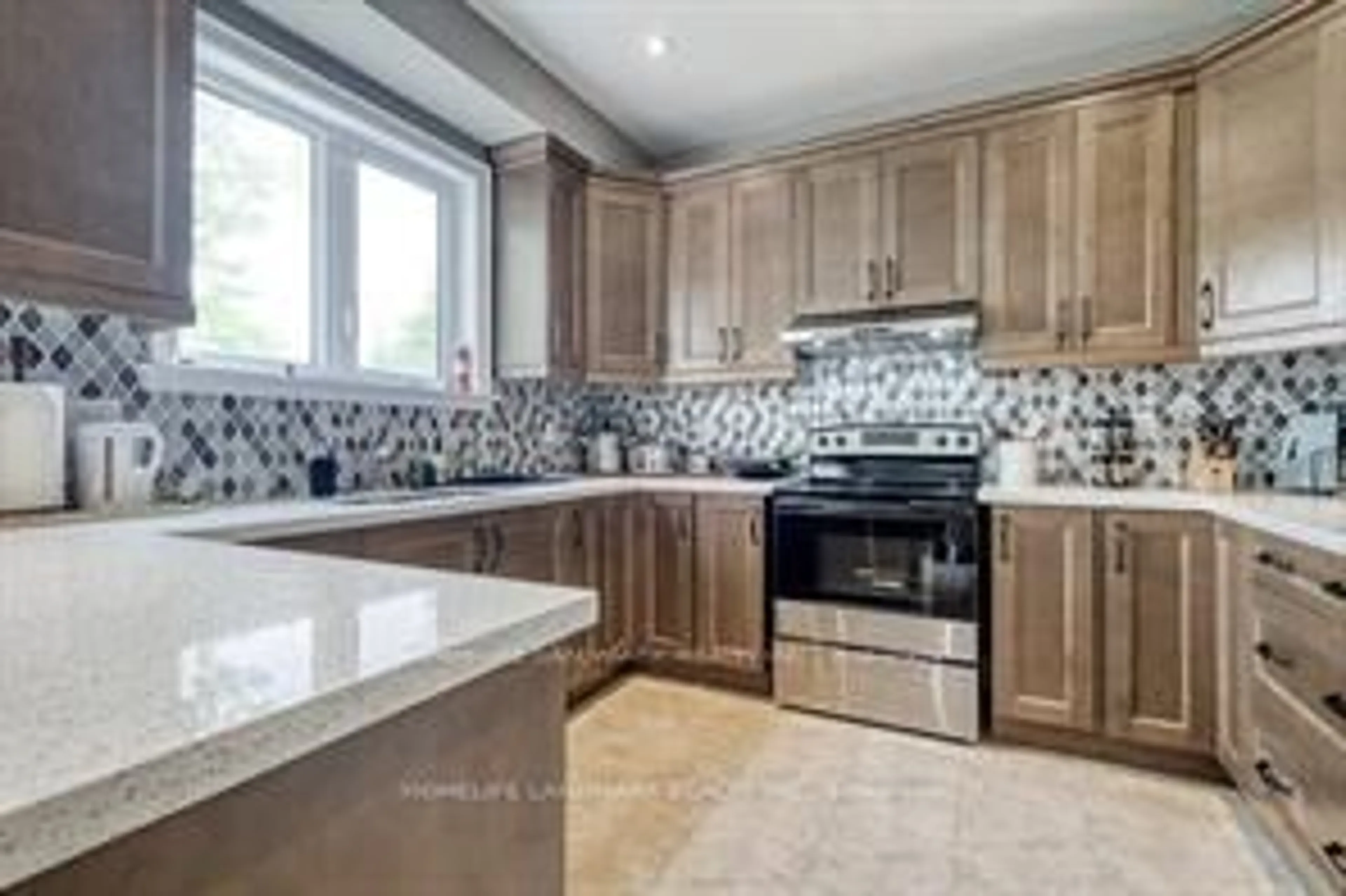 Contemporary kitchen, ceramic/tile floor for 1961 METRO Rd, Georgina Ontario L0E 1R0