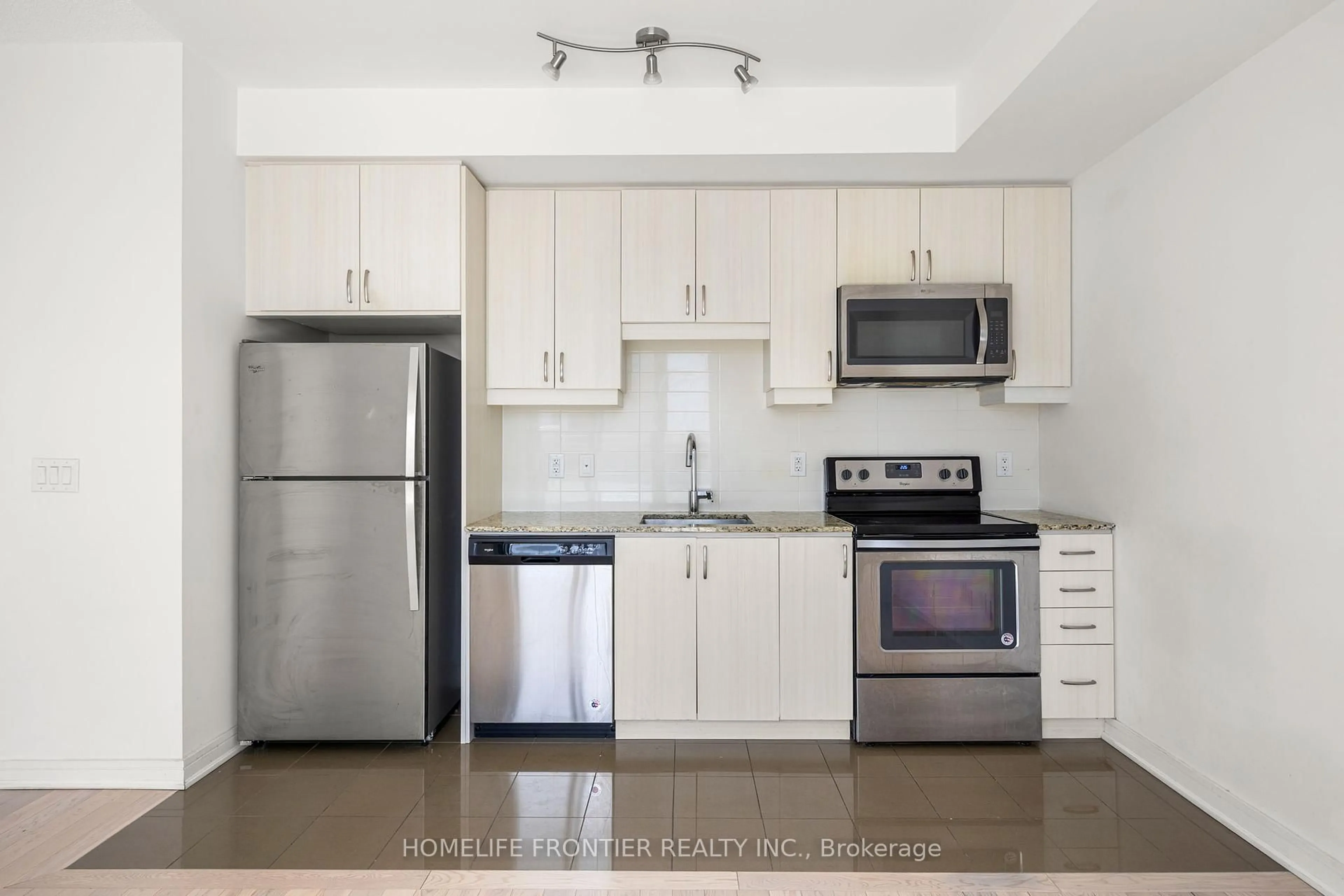 Standard kitchen, unknown for 9191 Yonge St #SW404, Richmond Hill Ontario L4C 1E2