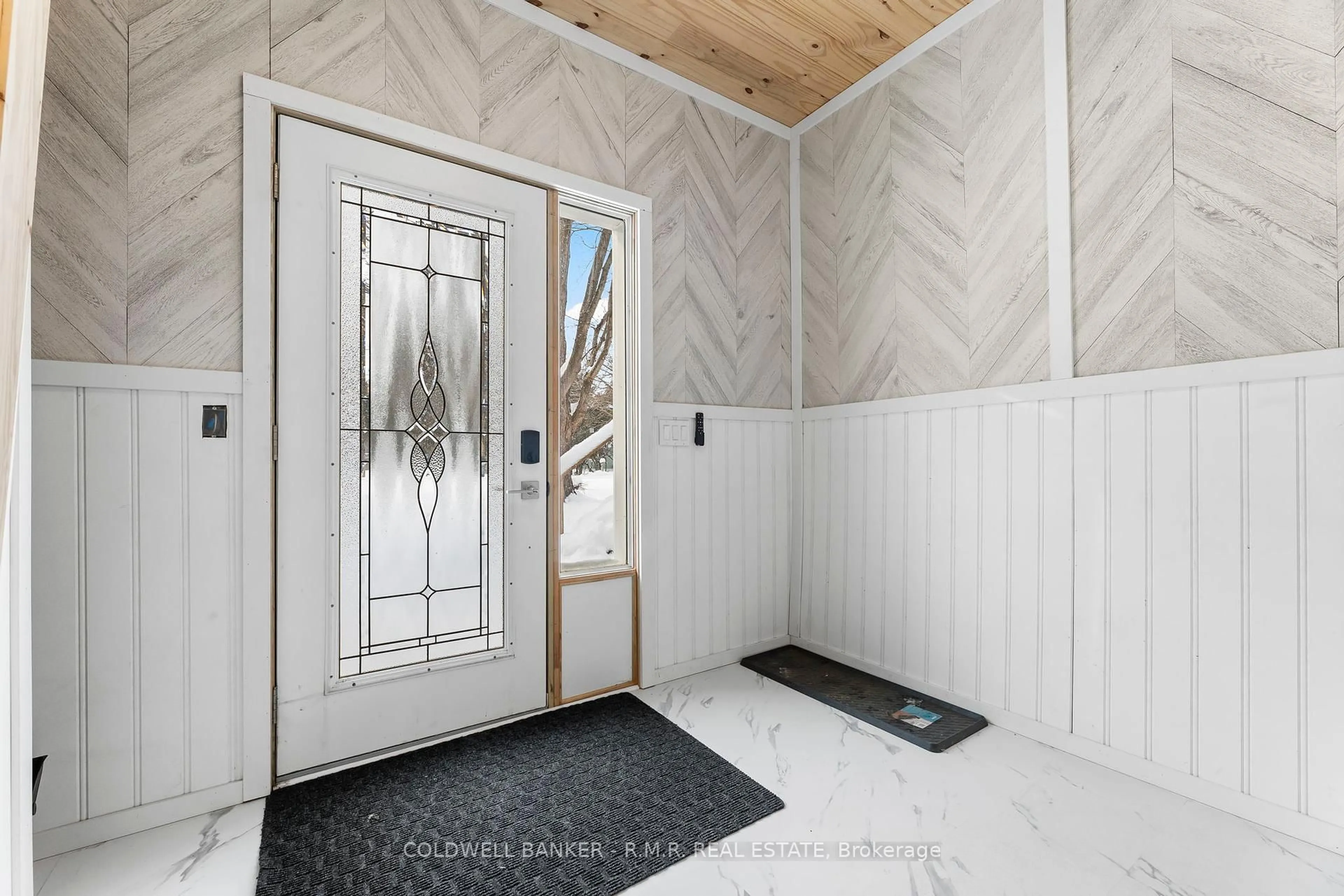 Indoor entryway for 15 Hazel St, Brock Ontario L0K 1A0