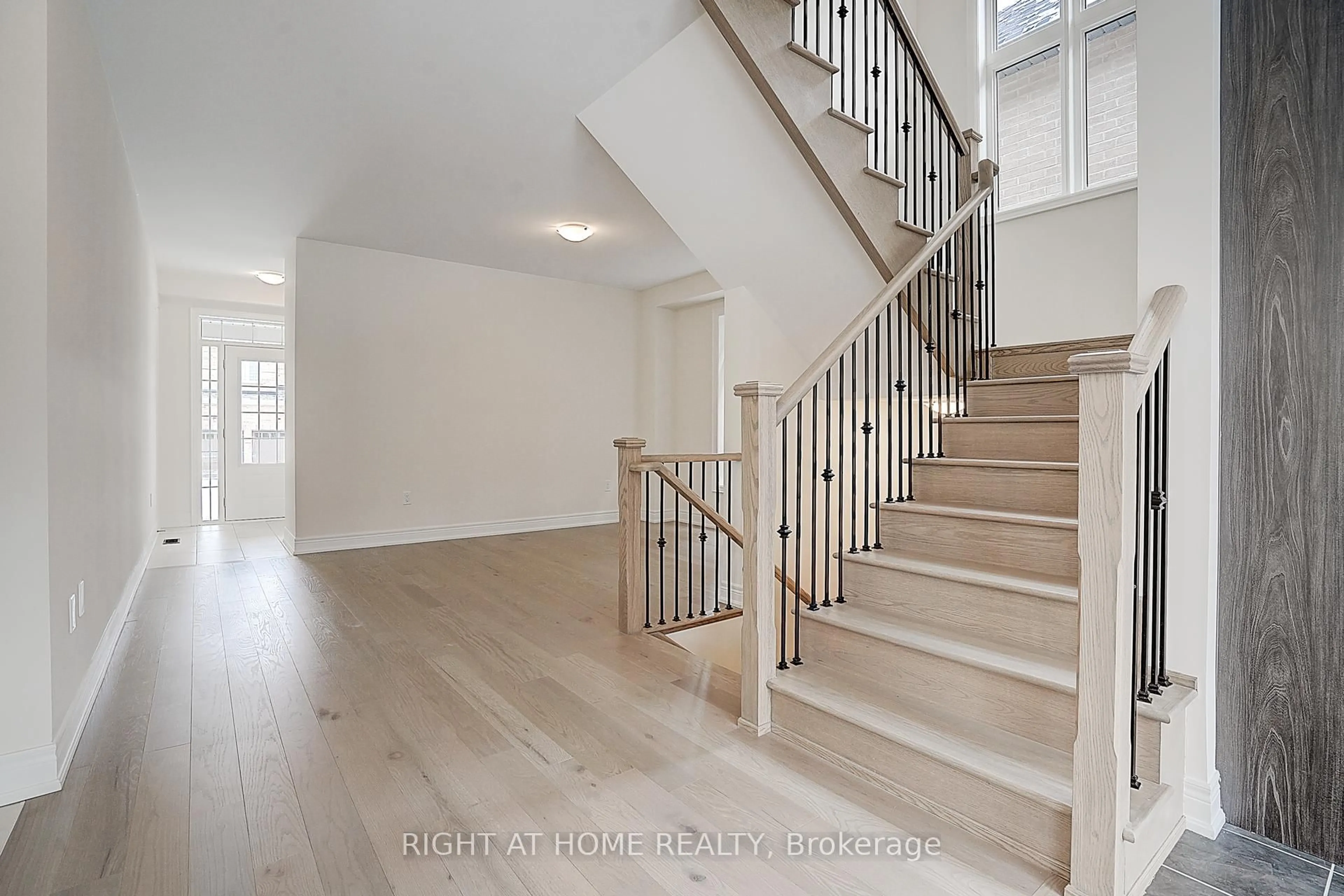 Unknown for 39 Bostock Dr, Georgina Ontario L4P 0S5