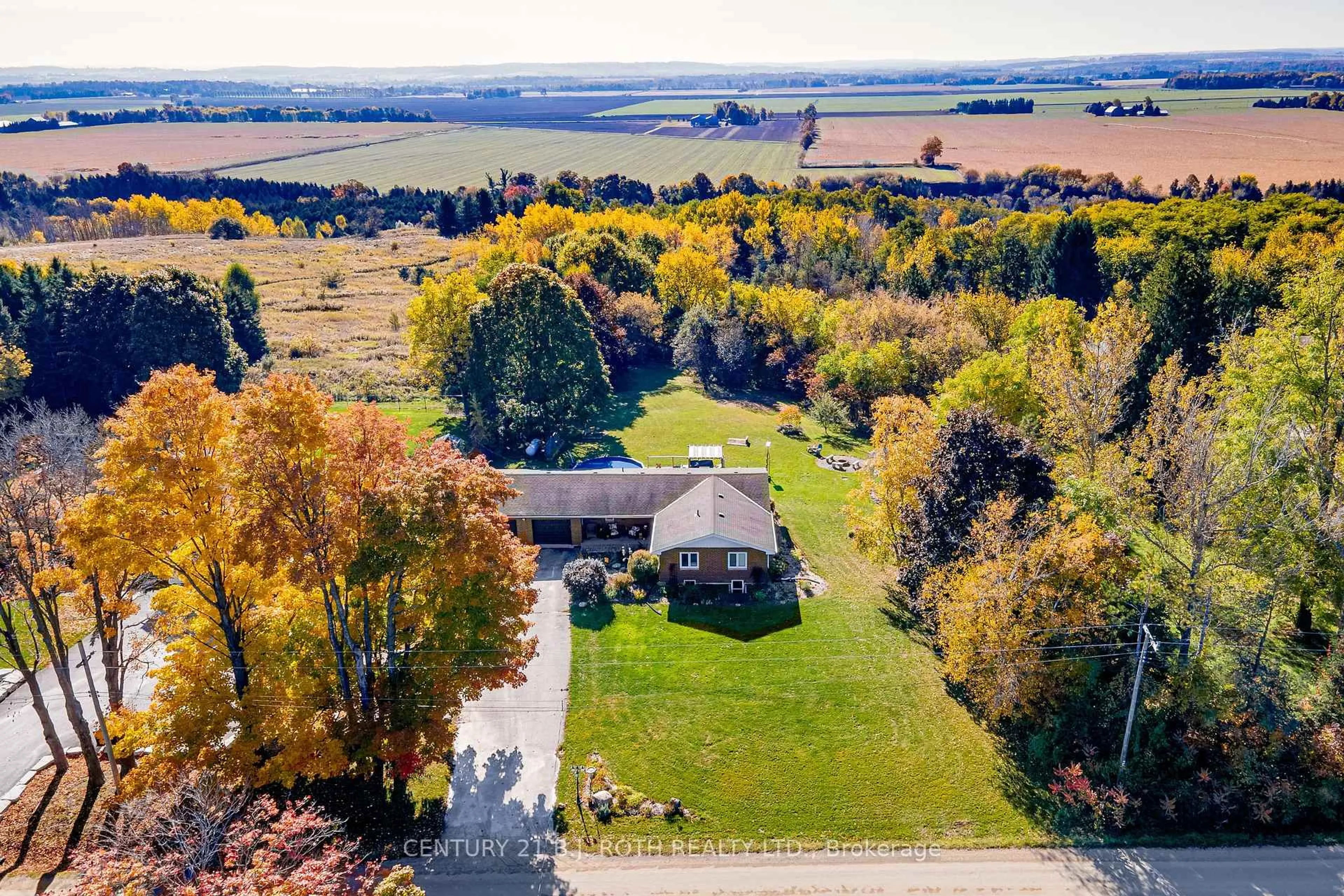 A pic from outside/outdoor area/front of a property/back of a property/a pic from drone, water/lake/river/ocean view for 6495 13th Line, New Tecumseth Ontario L9R 1V4