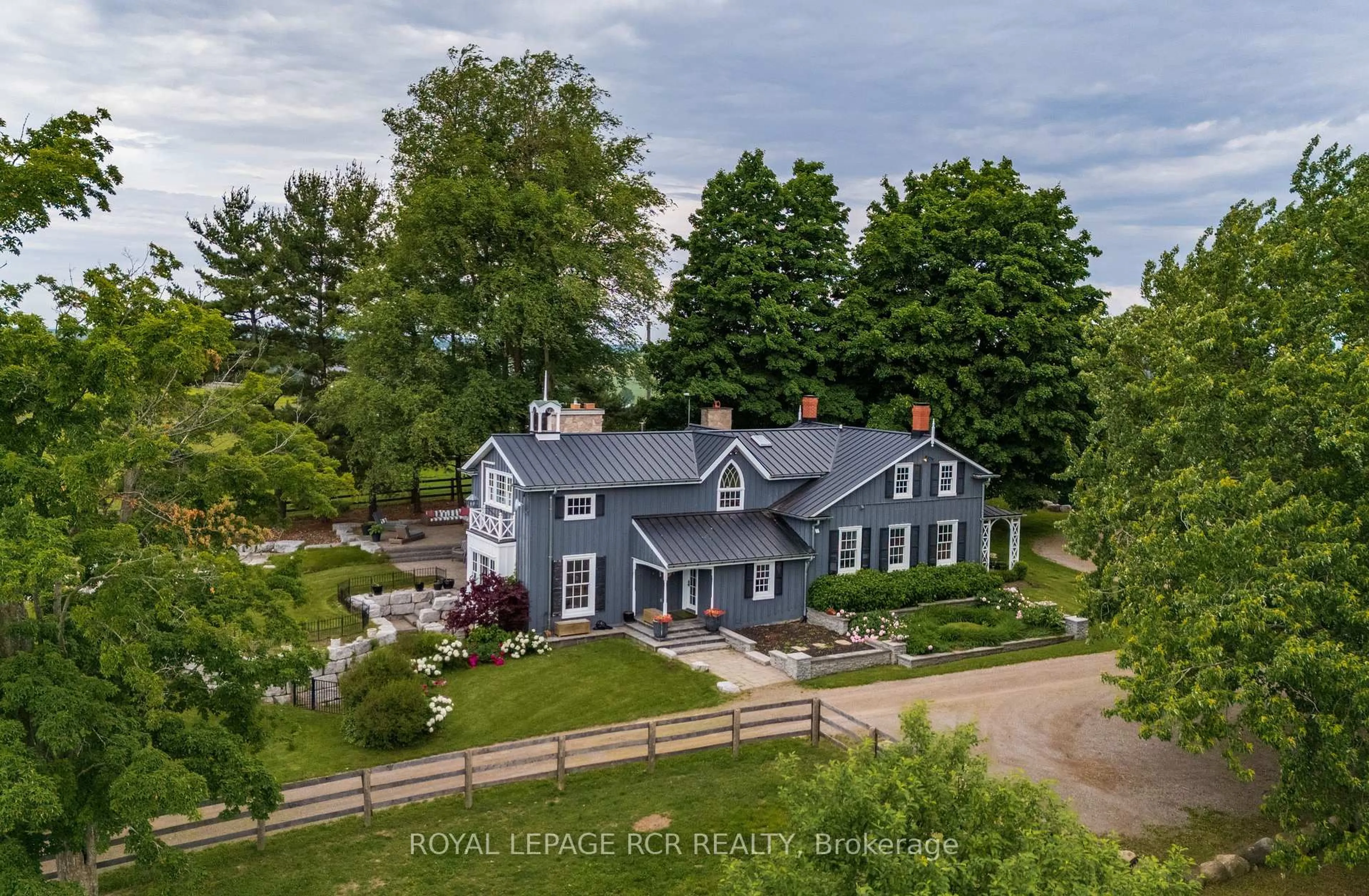 A pic from outside/outdoor area/front of a property/back of a property/a pic from drone, unknown for 3935 3rd Line, Bradford West Gwillimbury Ontario L0G 1W0