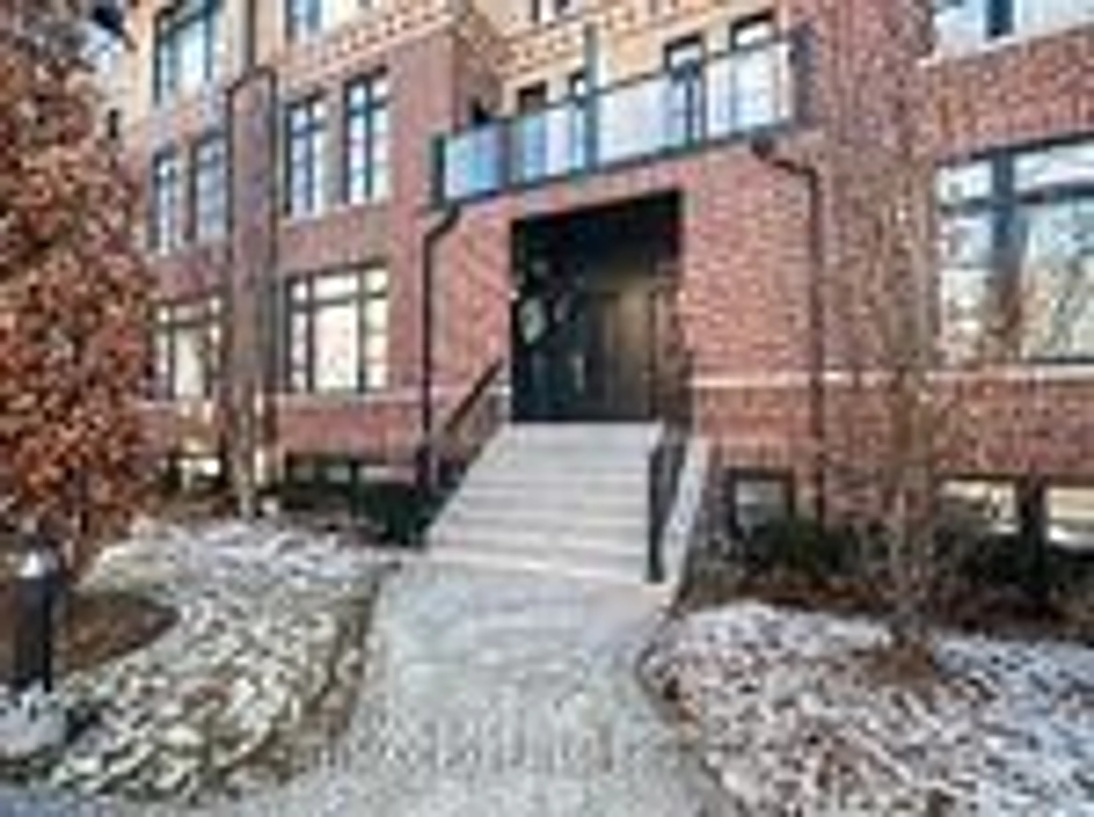 Indoor foyer for 8167 Kipling Ave #40, Vaughan Ontario L4L 0G4