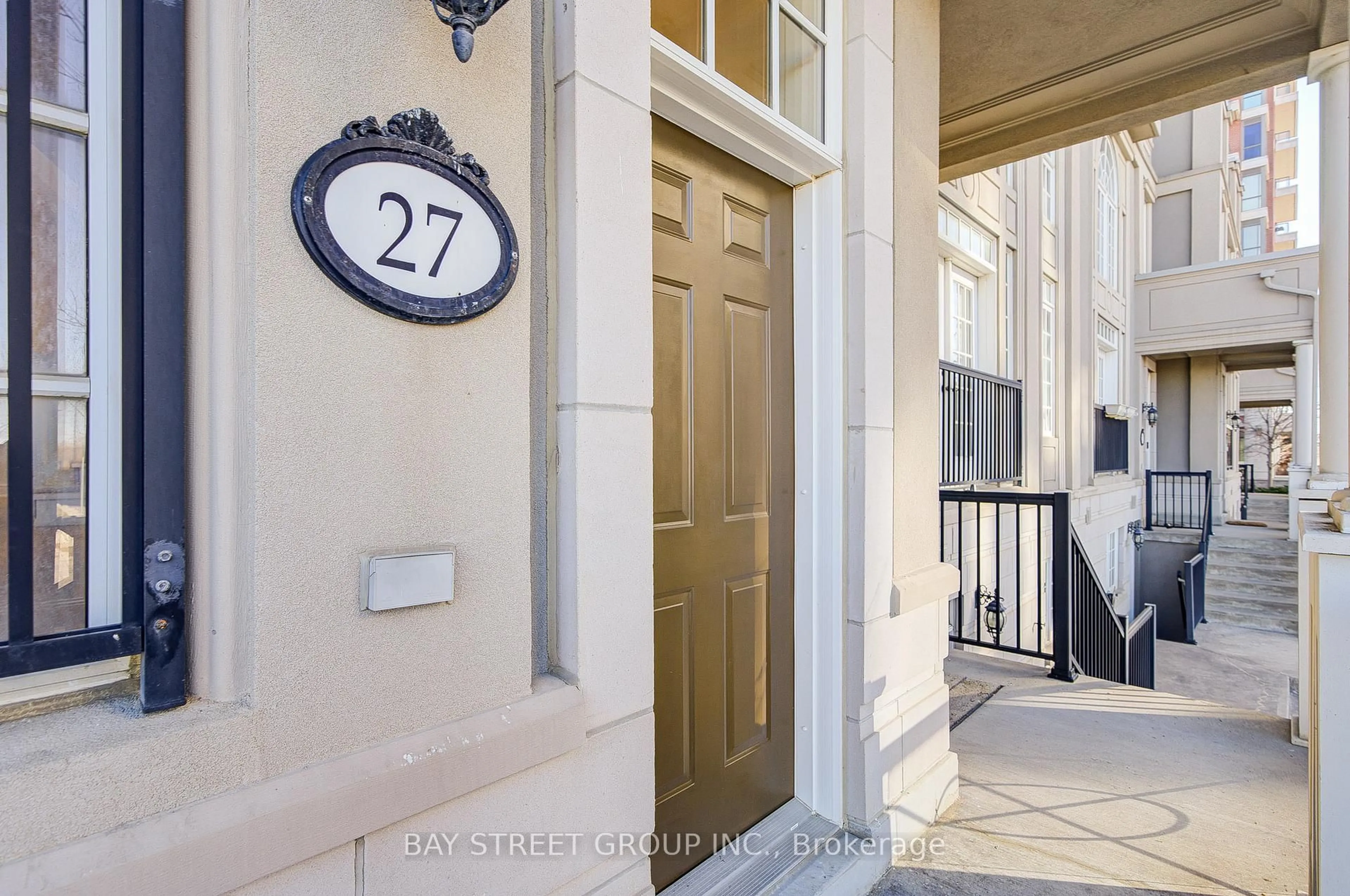 Indoor foyer for 27 Rouge Valley Dr, Markham Ontario L6G 0C1
