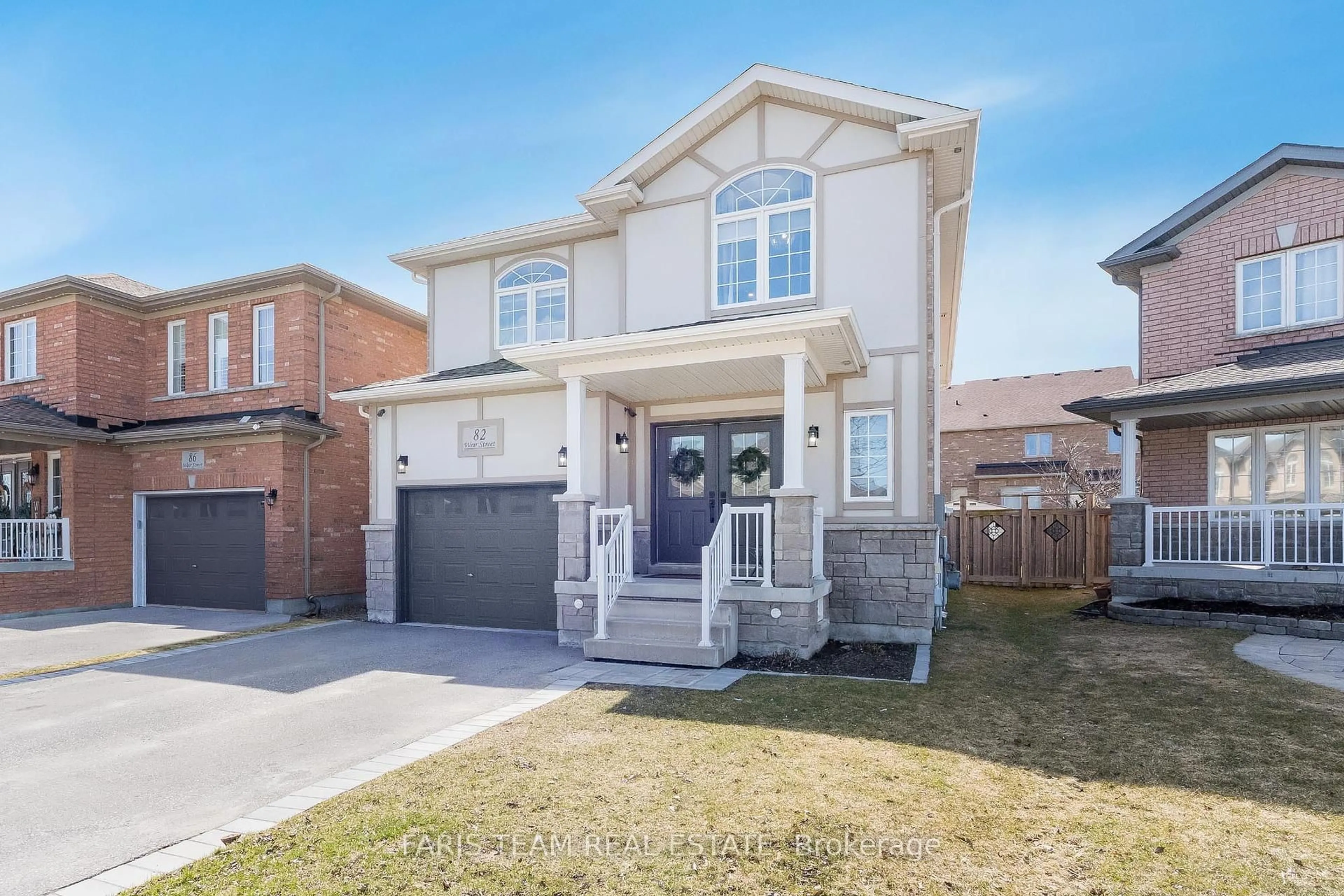 Home with brick exterior material, street for 82 Weir St, Bradford West Gwillimbury Ontario L3Z 0K6