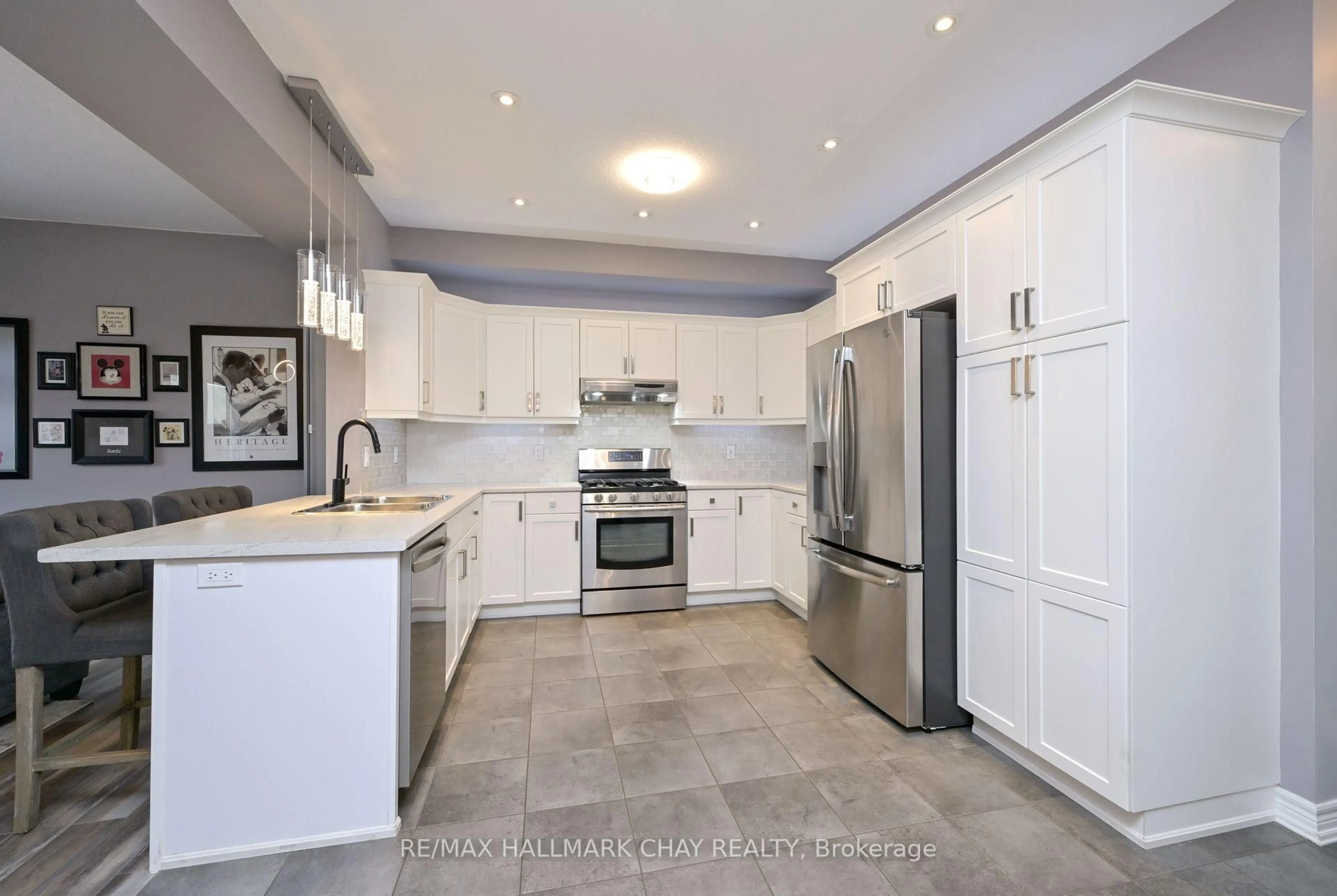 Open concept kitchen, ceramic/tile floor for 32 Burt Ave, New Tecumseth Ontario L9R 0G8