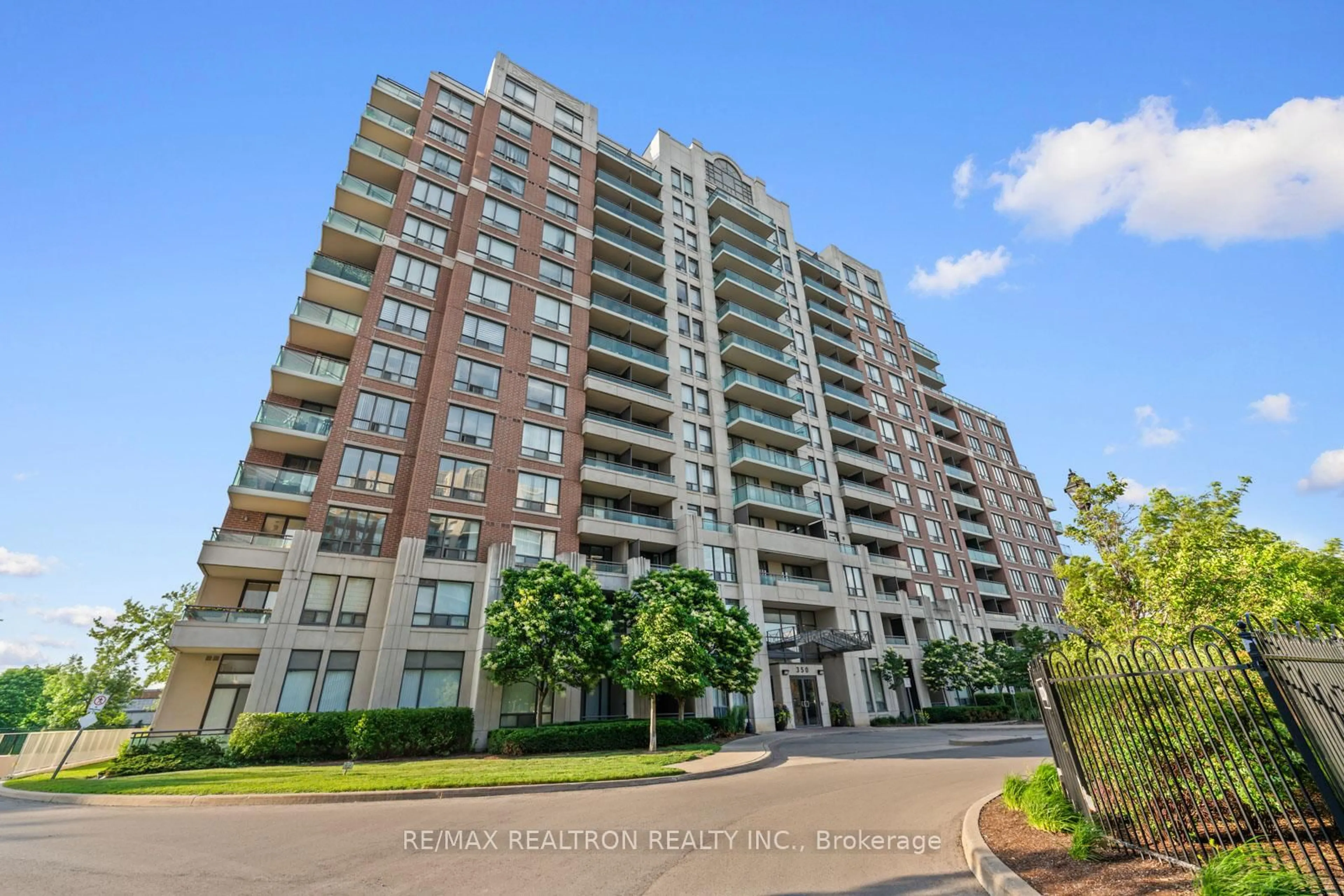 A pic from outside/outdoor area/front of a property/back of a property/a pic from drone, building for 350 Red Maple Rd #305, Richmond Hill Ontario L4C 0T5