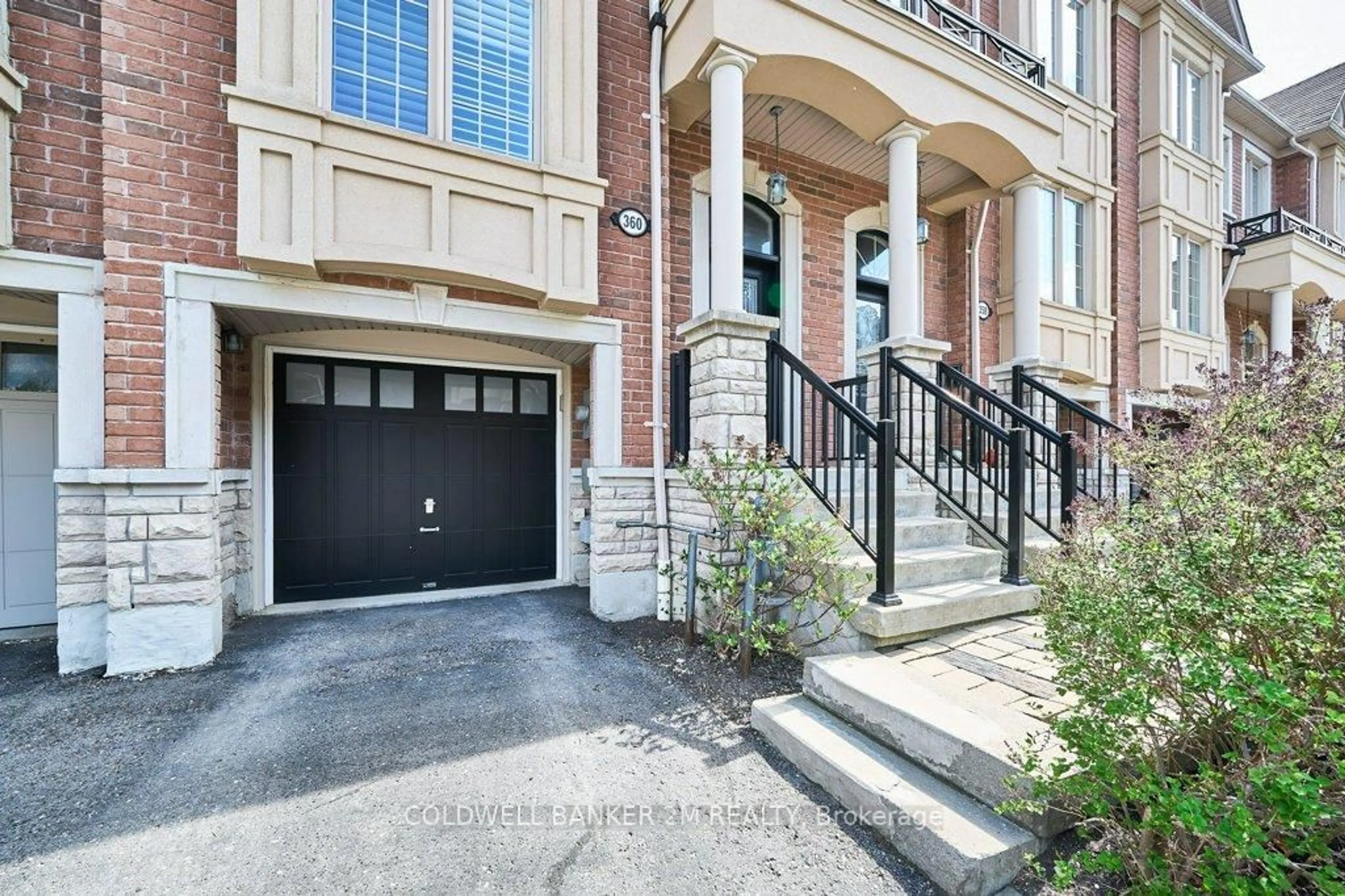 Home with brick exterior material, street for 360 Doak Lane, Newmarket Ontario L3Y 0A7