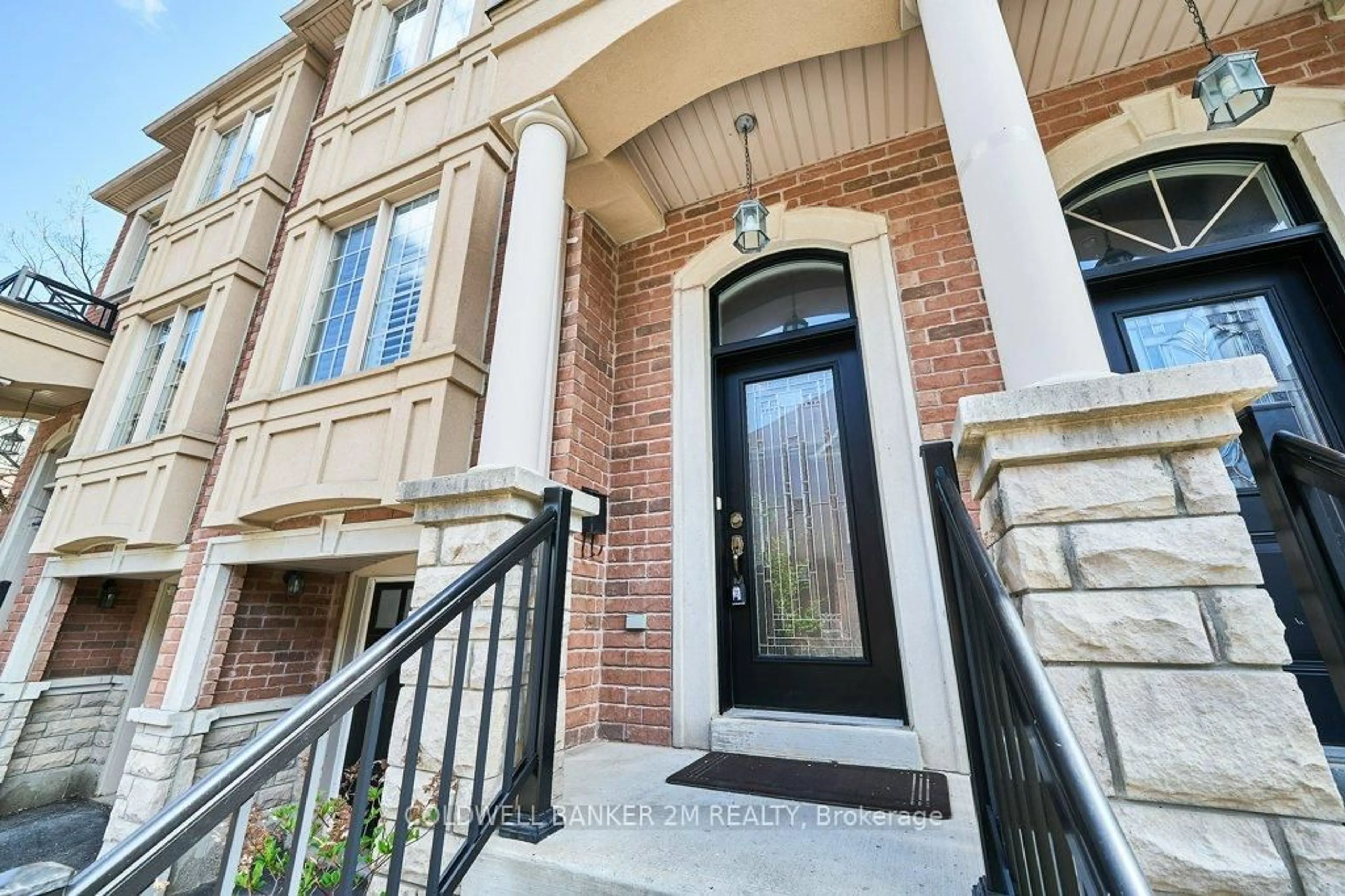 Home with brick exterior material, street for 360 Doak Lane, Newmarket Ontario L3Y 0A7